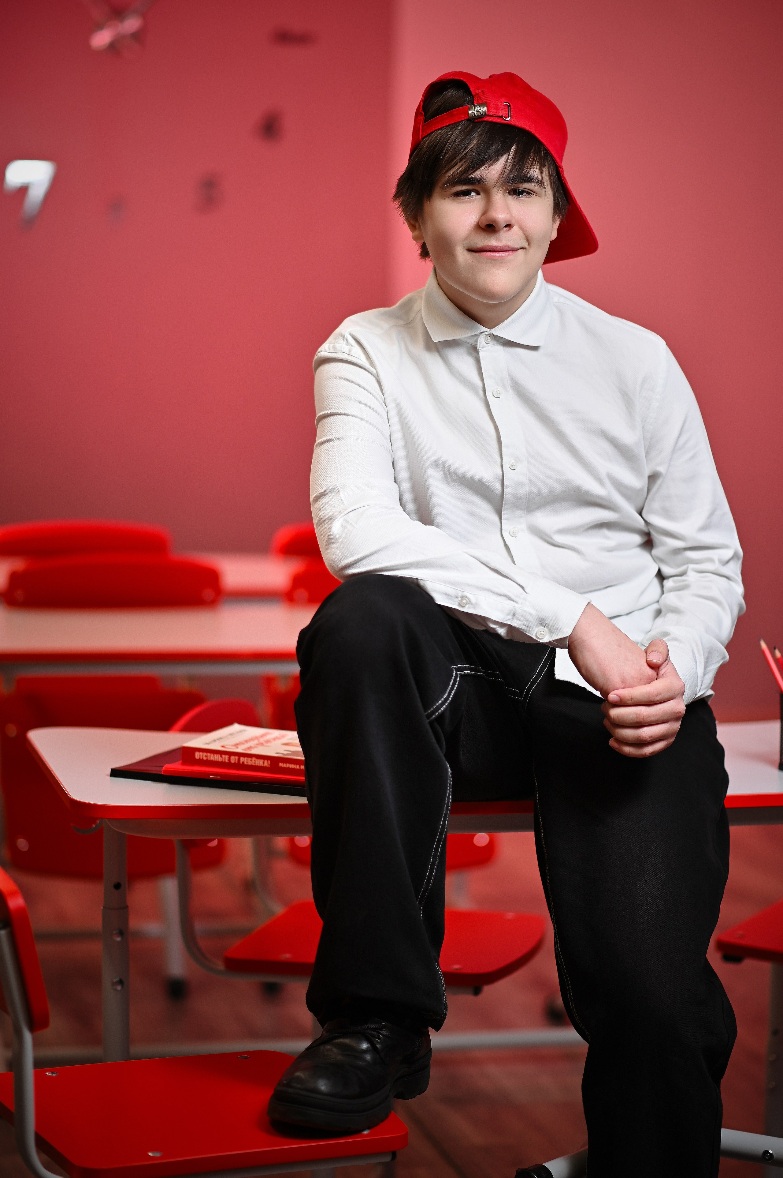 Фотосессия в школе. Выпускной альбом в 4 классе. Начальная школа, выпускной альбом 4 класса. Стильная школьная фотосессия. Фотосессия школьников в школе