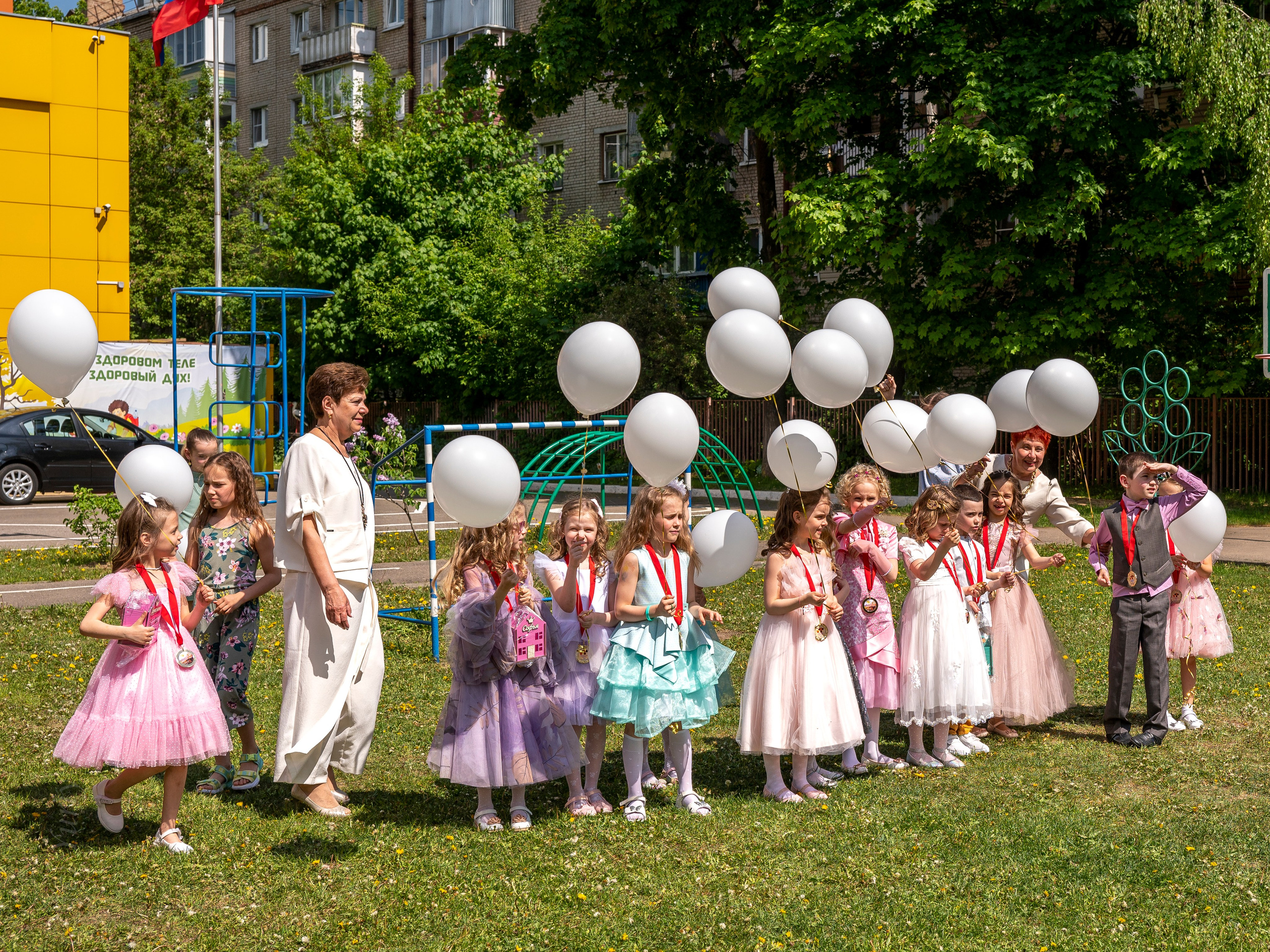 Выпускной в детском садике «Чебурашка», Королёв. Профессиональный фотограф интерьеров в Москве Юрий Федоскин