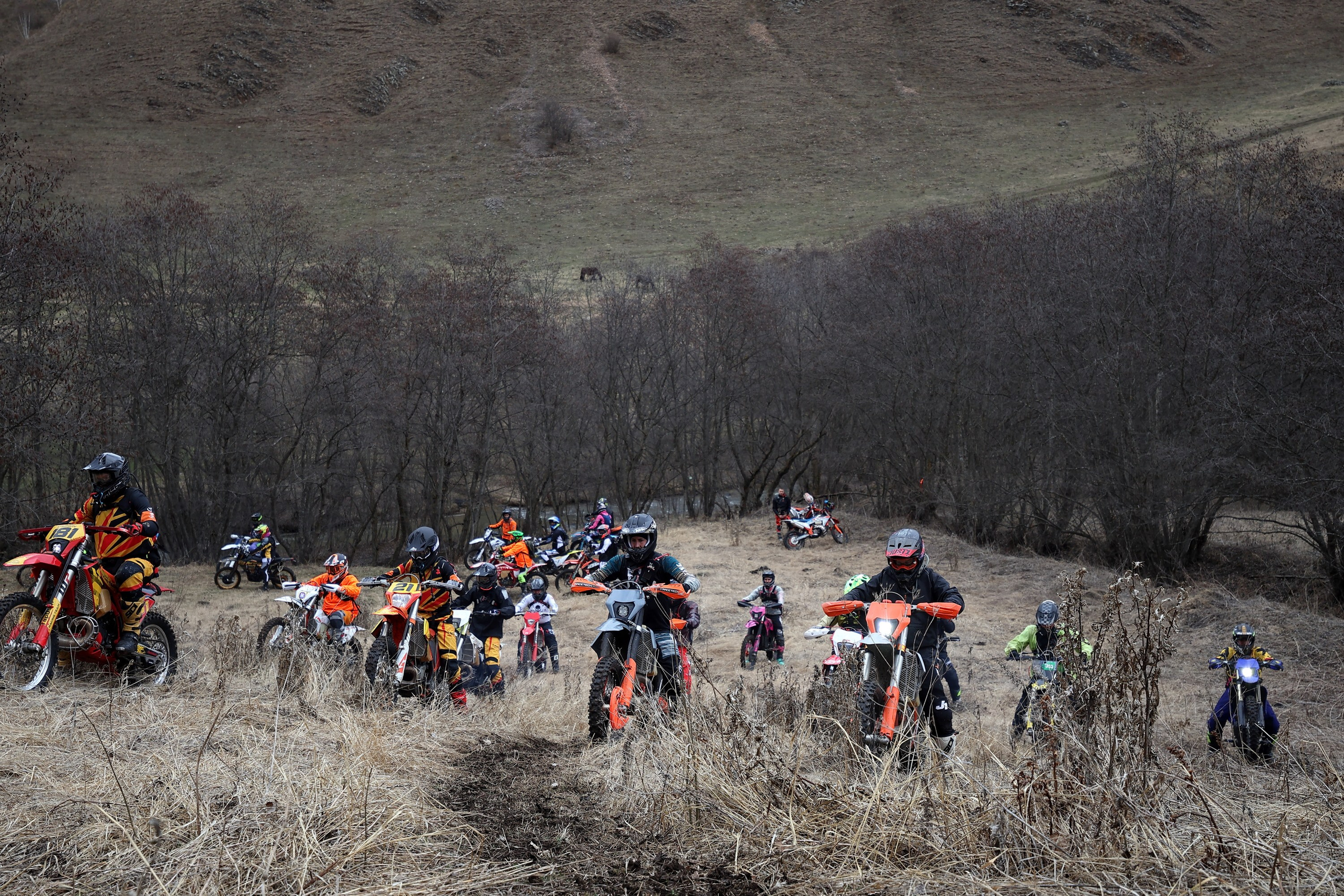 Репортажная фотосъемка выезда на эндуро мотоциклах в Кисловодск с НашиТуры. 