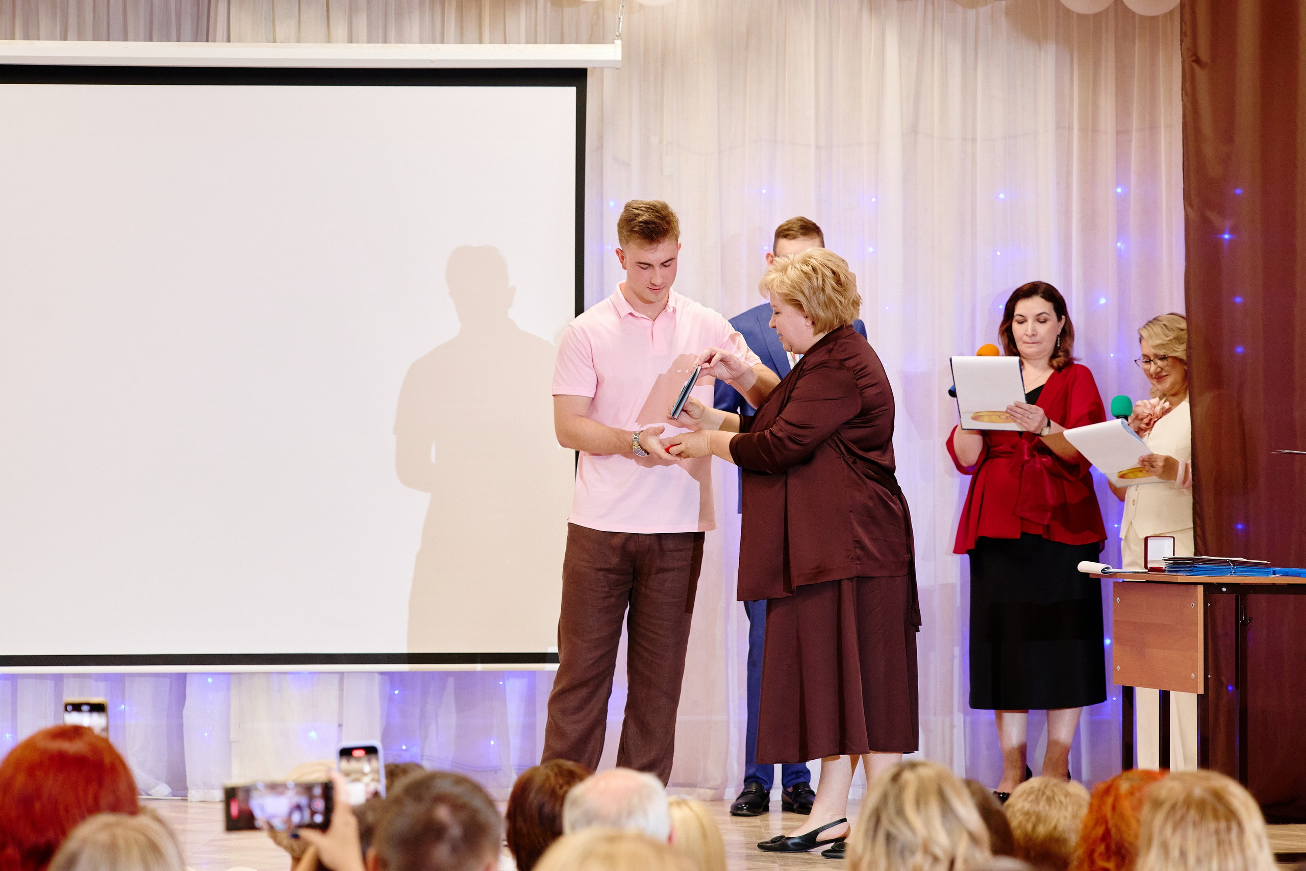 Выпускной 35 Сош. Фотограф Выпускные альбомы Таганрог Сергей Коробченко