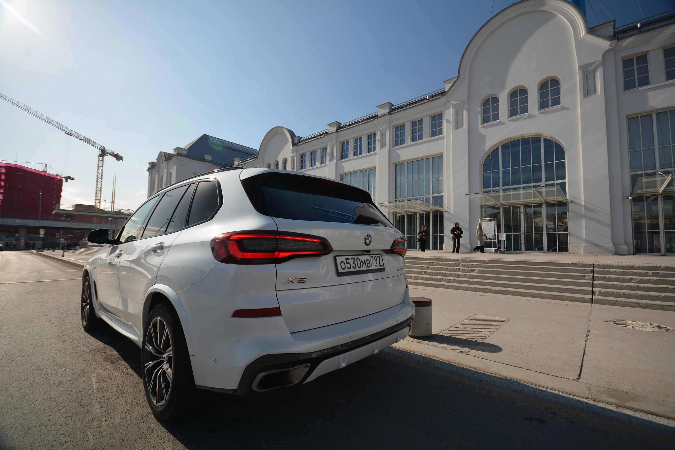 F/8 and be there — оказаться в нужном месте и поймать момент