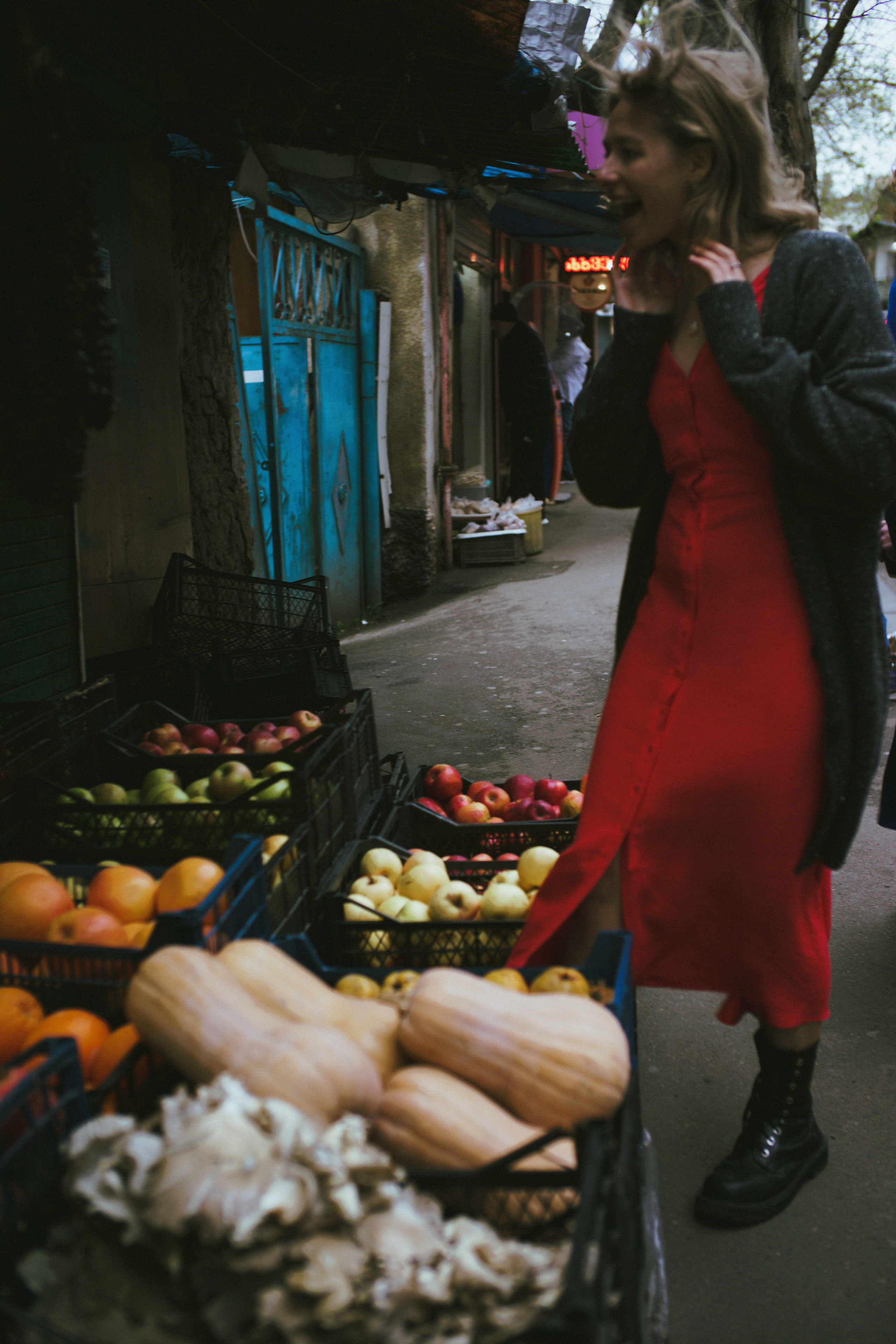 …история об отражениях, хрупкости, красном платье и Кате. Марковы: фото, видео, кино и книги