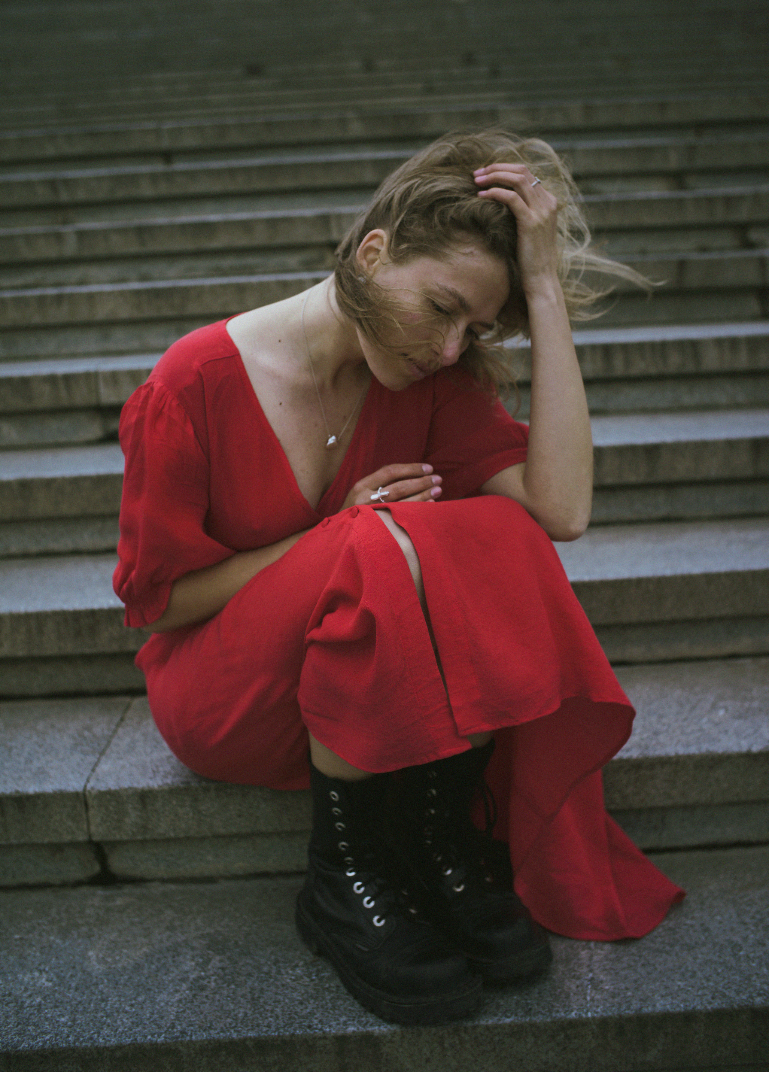 …история об отражениях, хрупкости, красном платье и Кате. Марковы: фото, видео, кино и книги