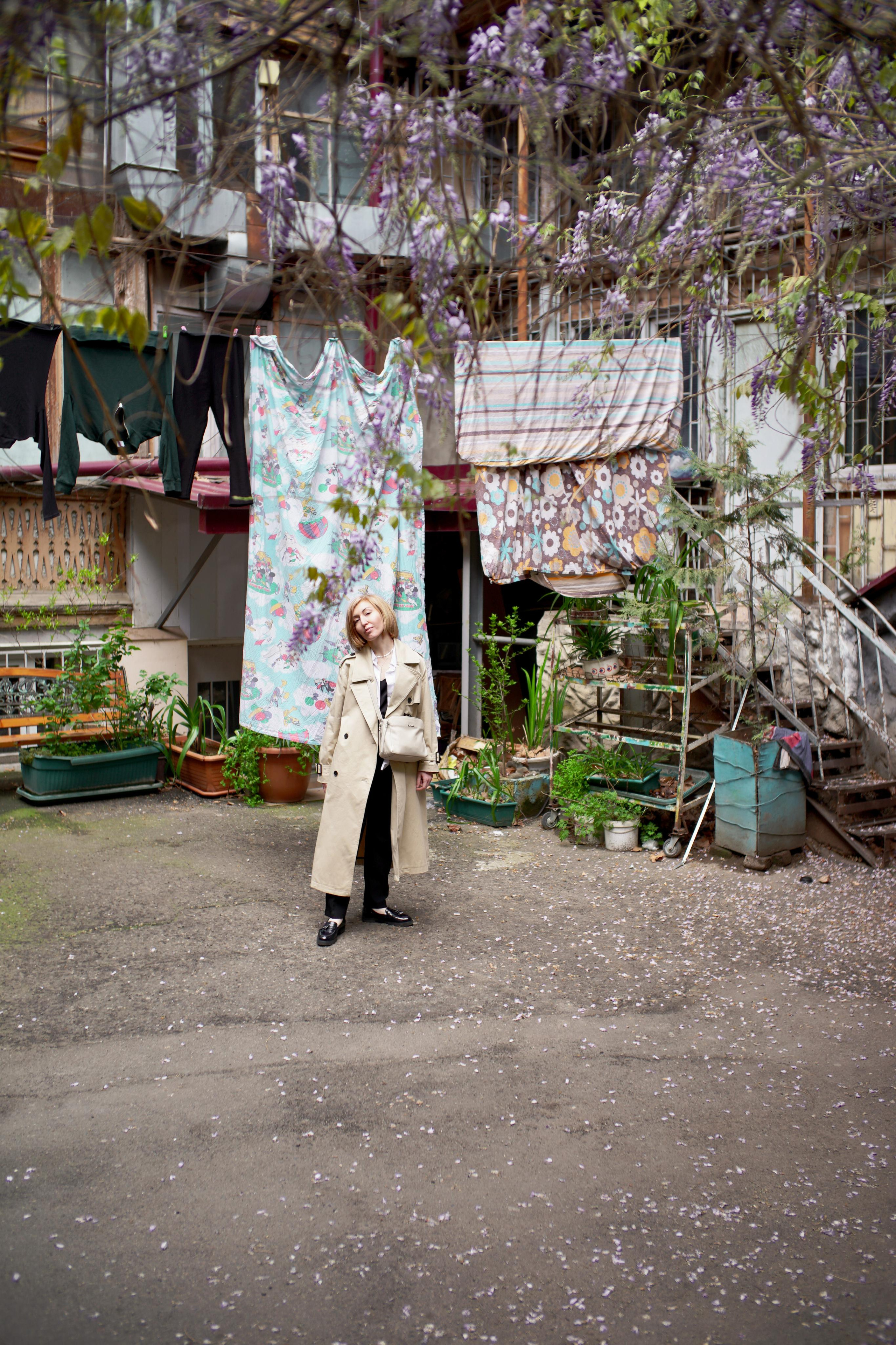 …история о парадных, глицинии, черно-белом кино и Маше. Марковы: фото, видео, кино и книги