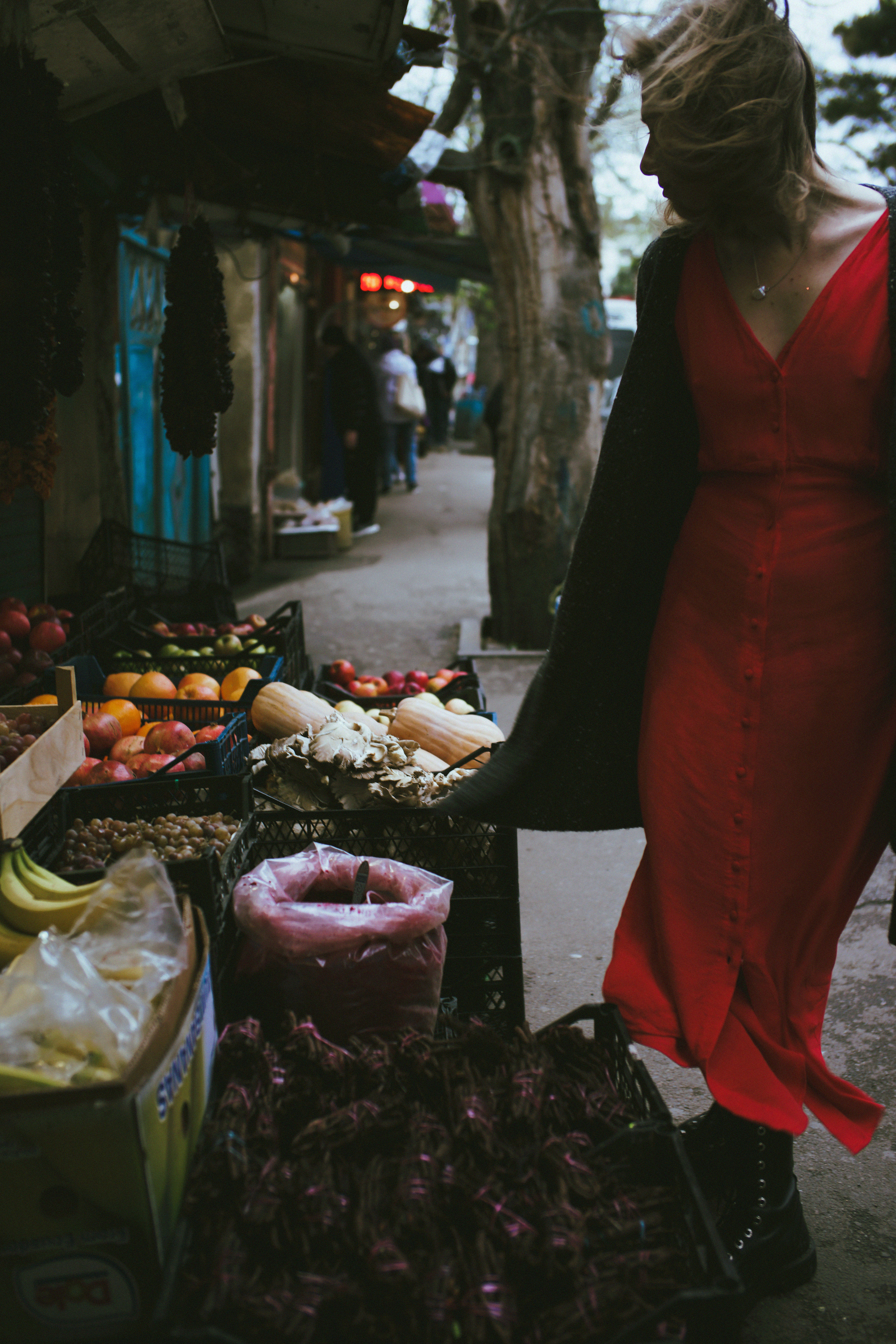 …история об отражениях, хрупкости, красном платье и Кате. Марковы: фото, видео, кино и книги