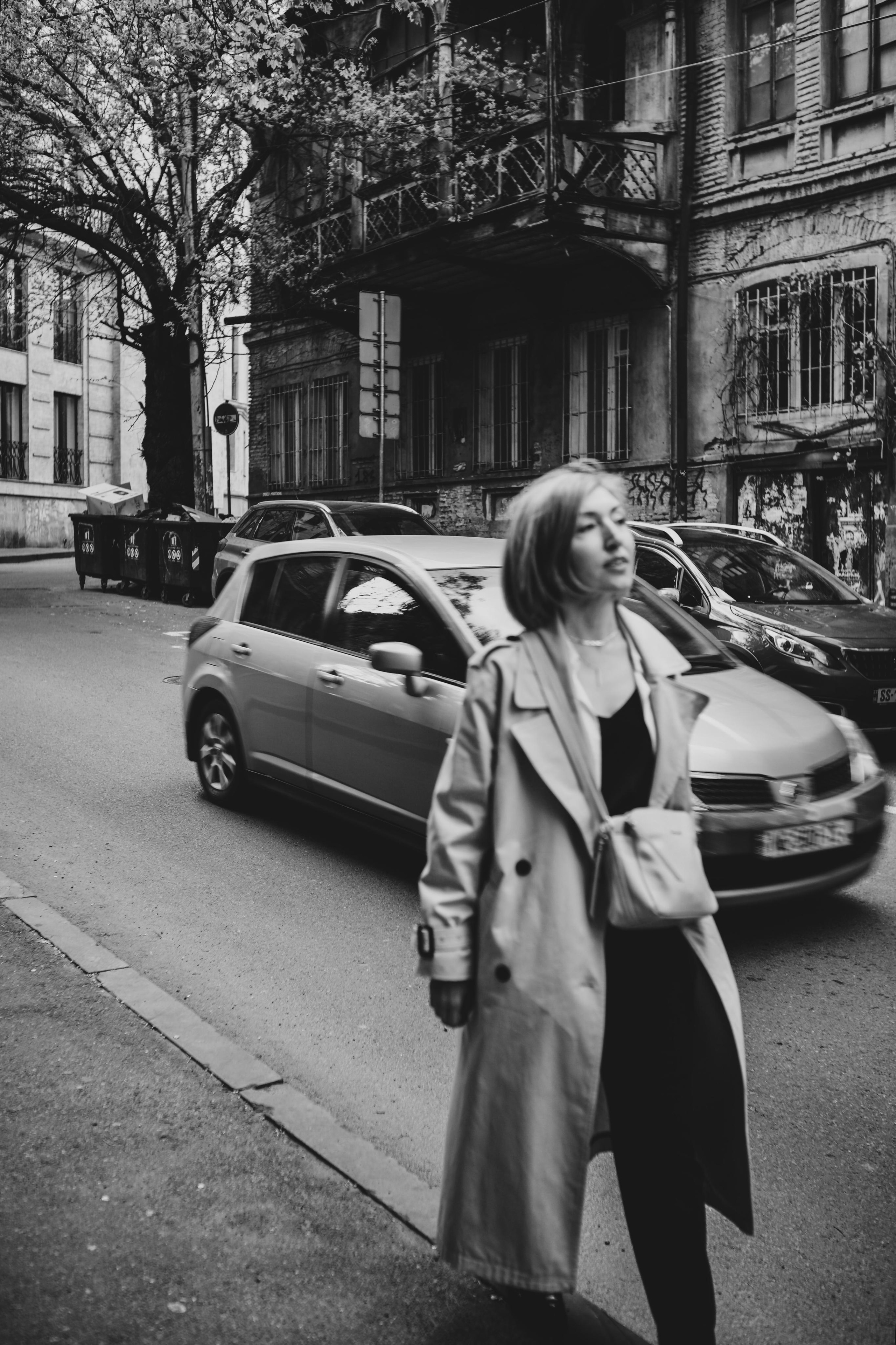 …история о парадных, глицинии, черно-белом кино и Маше. Марковы: фото, видео, кино и книги