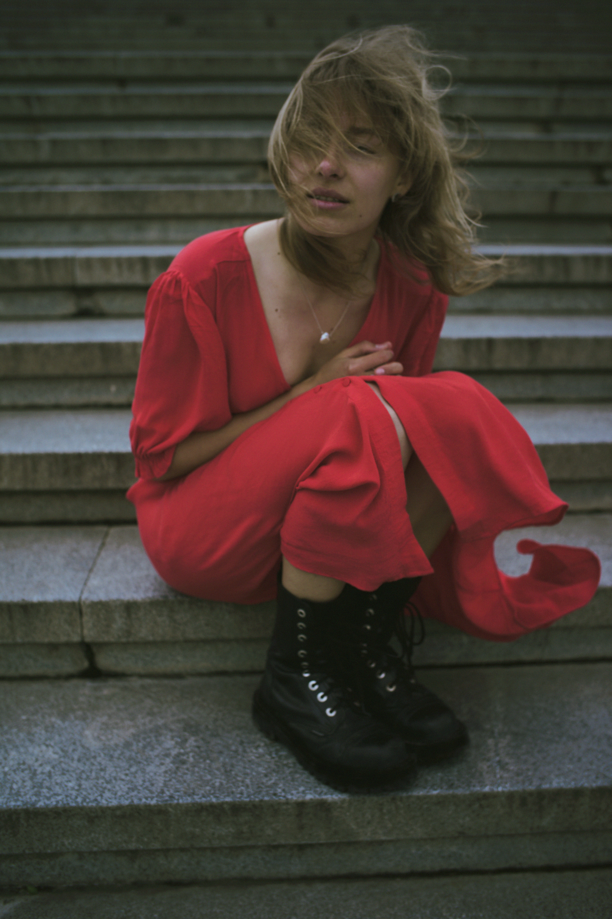 …история об отражениях, хрупкости, красном платье и Кате. Марковы: фото, видео, кино и книги