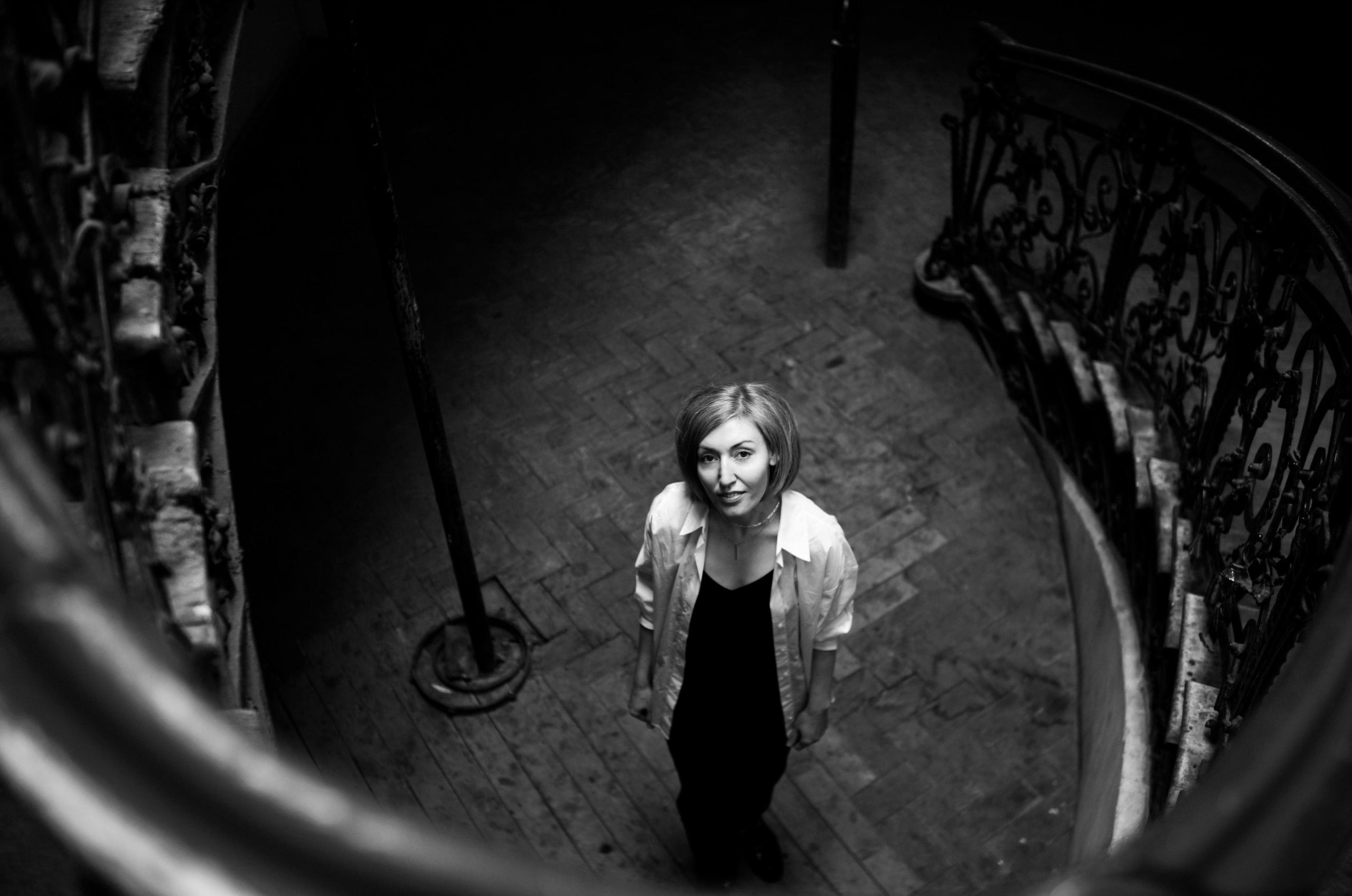 …история о парадных, глицинии, черно-белом кино и Маше. Марковы: фото, видео, кино и книги