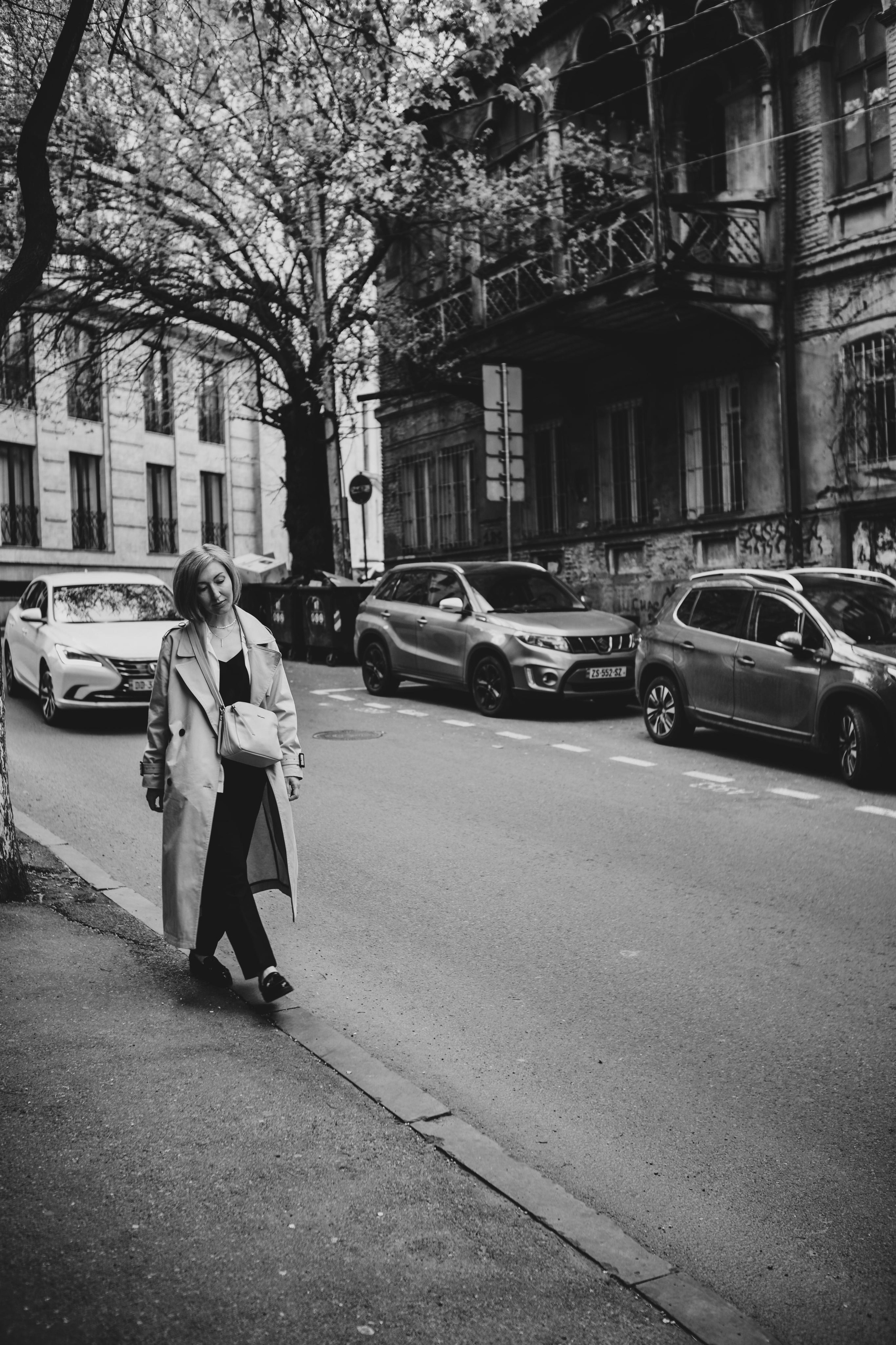 …история о парадных, глицинии, черно-белом кино и Маше. Марковы: фото, видео, кино и книги