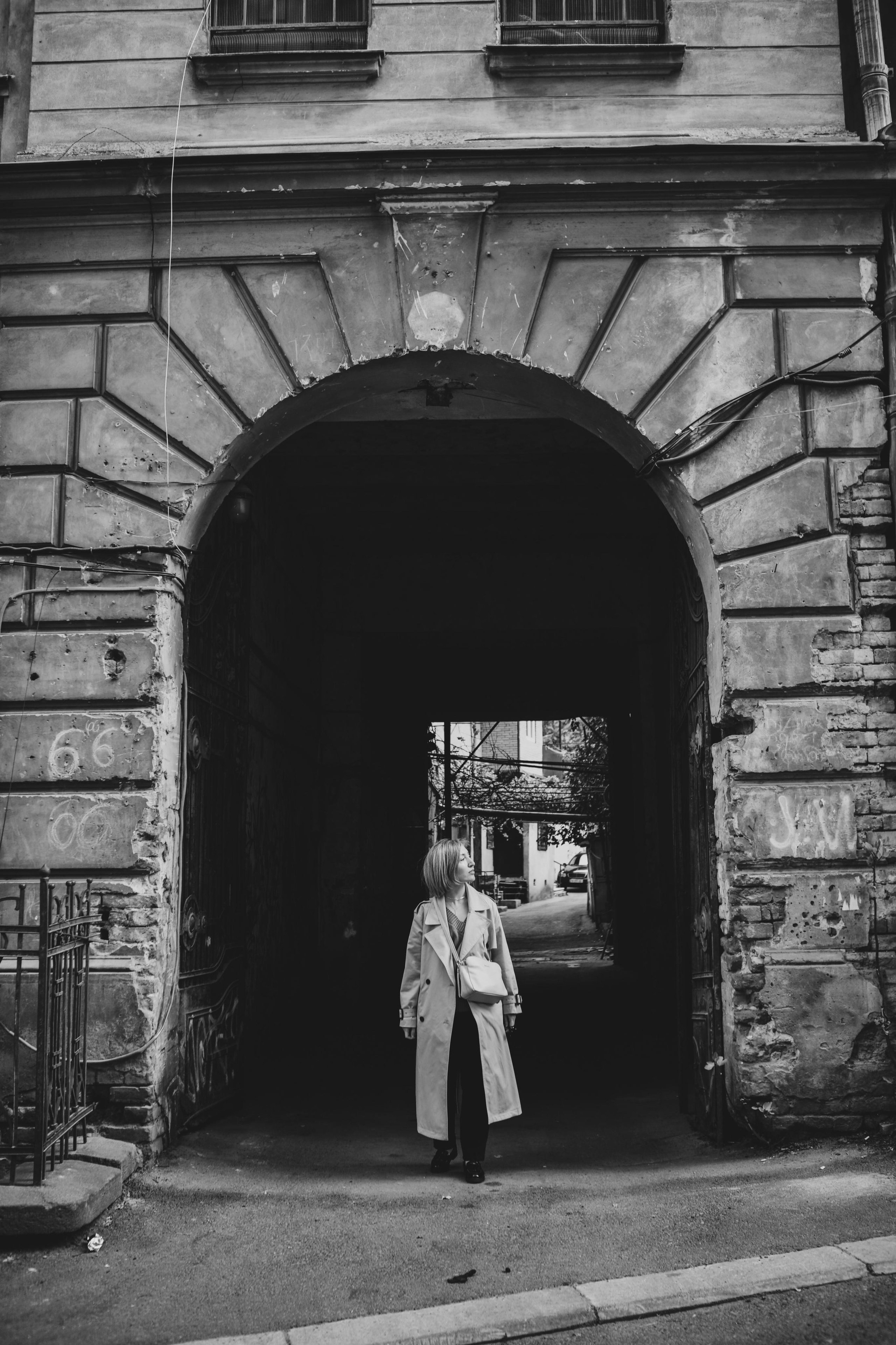 …история о парадных, глицинии, черно-белом кино и Маше. Марковы: фото, видео, кино и книги