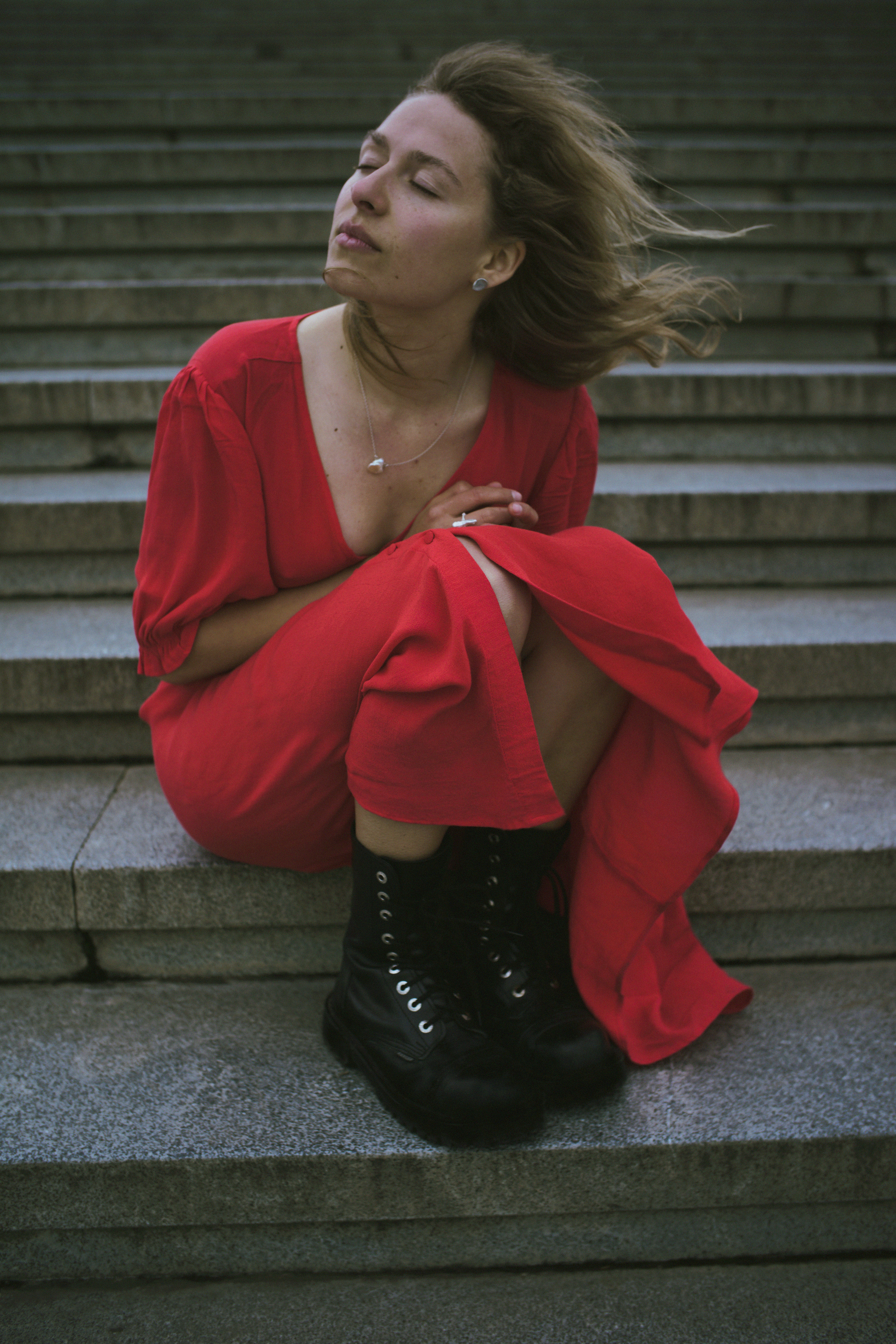 …история об отражениях, хрупкости, красном платье и Кате. Марковы: фото, видео, кино и книги