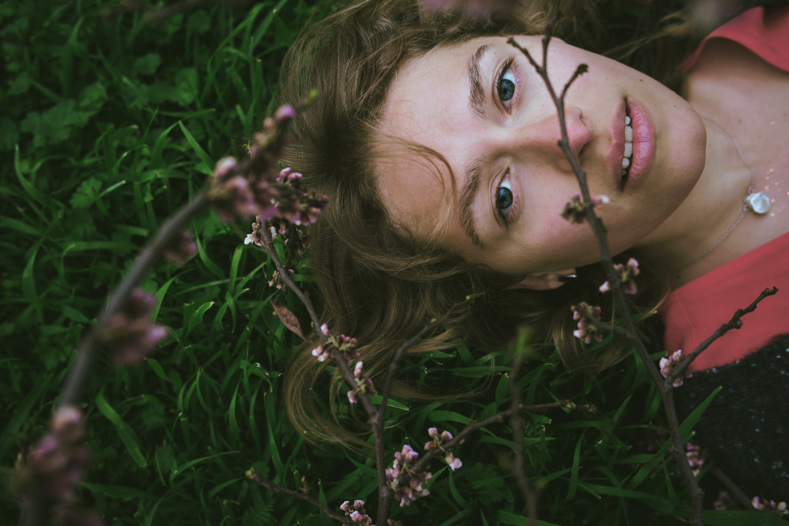 …история об отражениях, хрупкости, красном платье и Кате. Марковы: фото, видео, кино и книги