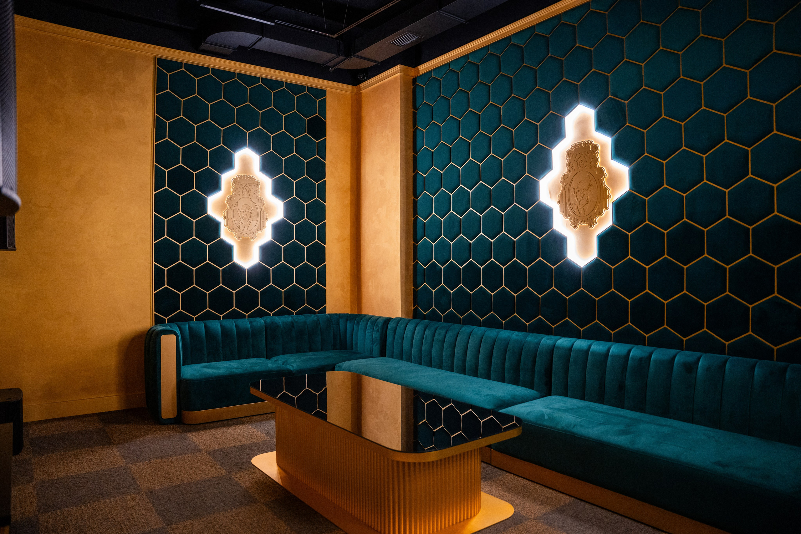 Фотосъемка интерьера стриптиз-клуба Hefner — элитный клуб Краснодара. Интерьерная фотосъемка клуба Hefner в Краснодаре — профессионально. Шедевры для Вас! Фотограф и Видеограф в Краснодаре Пахиев Руслан