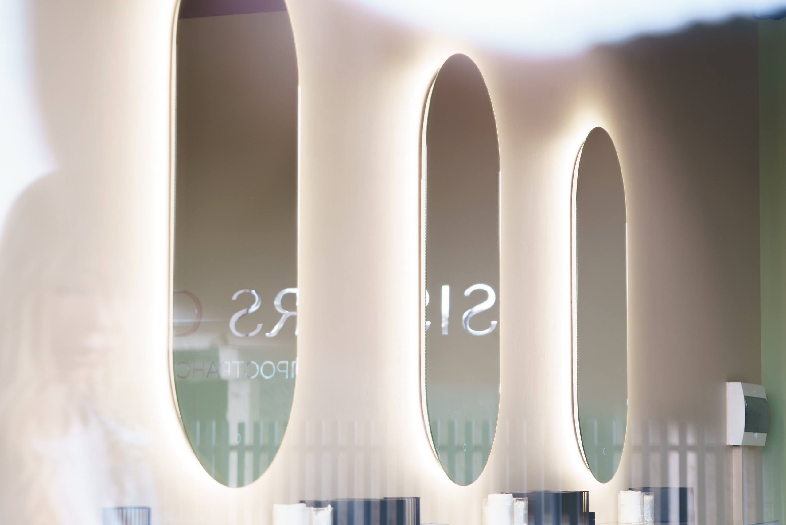 Профессиональная интерьерная фото и видео съемка студий красоты Яркая интерьерная фотосъемка для бьюти-коворкинга и студий. Шедевры для Вас! Фотограф и Видеограф в Краснодаре Пахиев Руслан