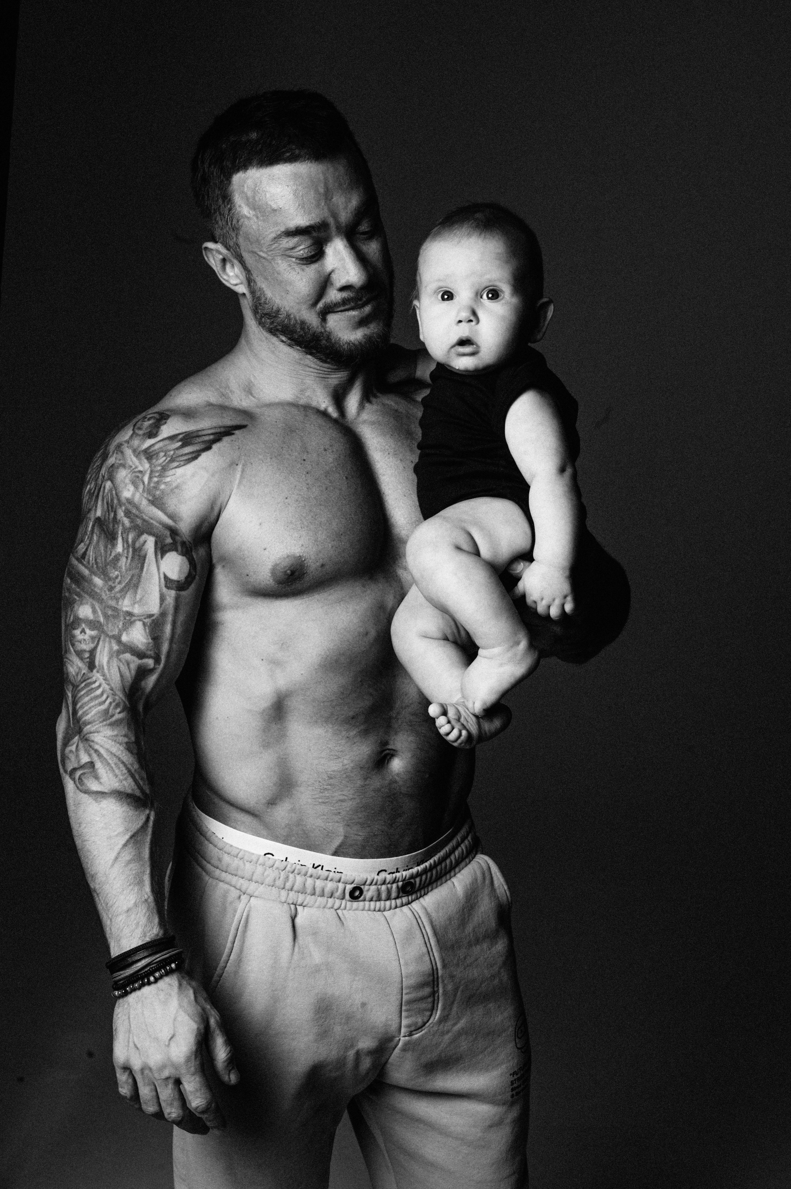 Константин. Профессиональный фотограф беременности в СПБ. Стильные фотосессии беременности в стиле минимализм и классическая фотография