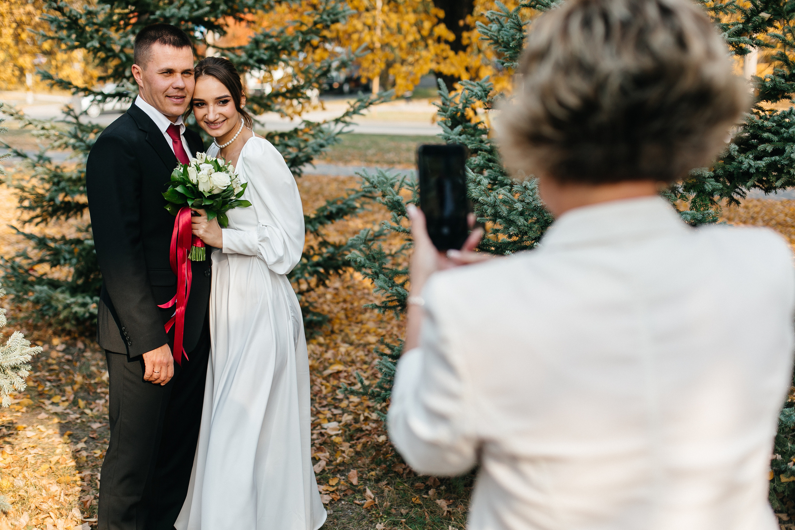 Листья кружились в свадебном вальсе, осень дарила тёплые дни. Душевный фотограф Ваших самых ярких событий Марина Погребняк