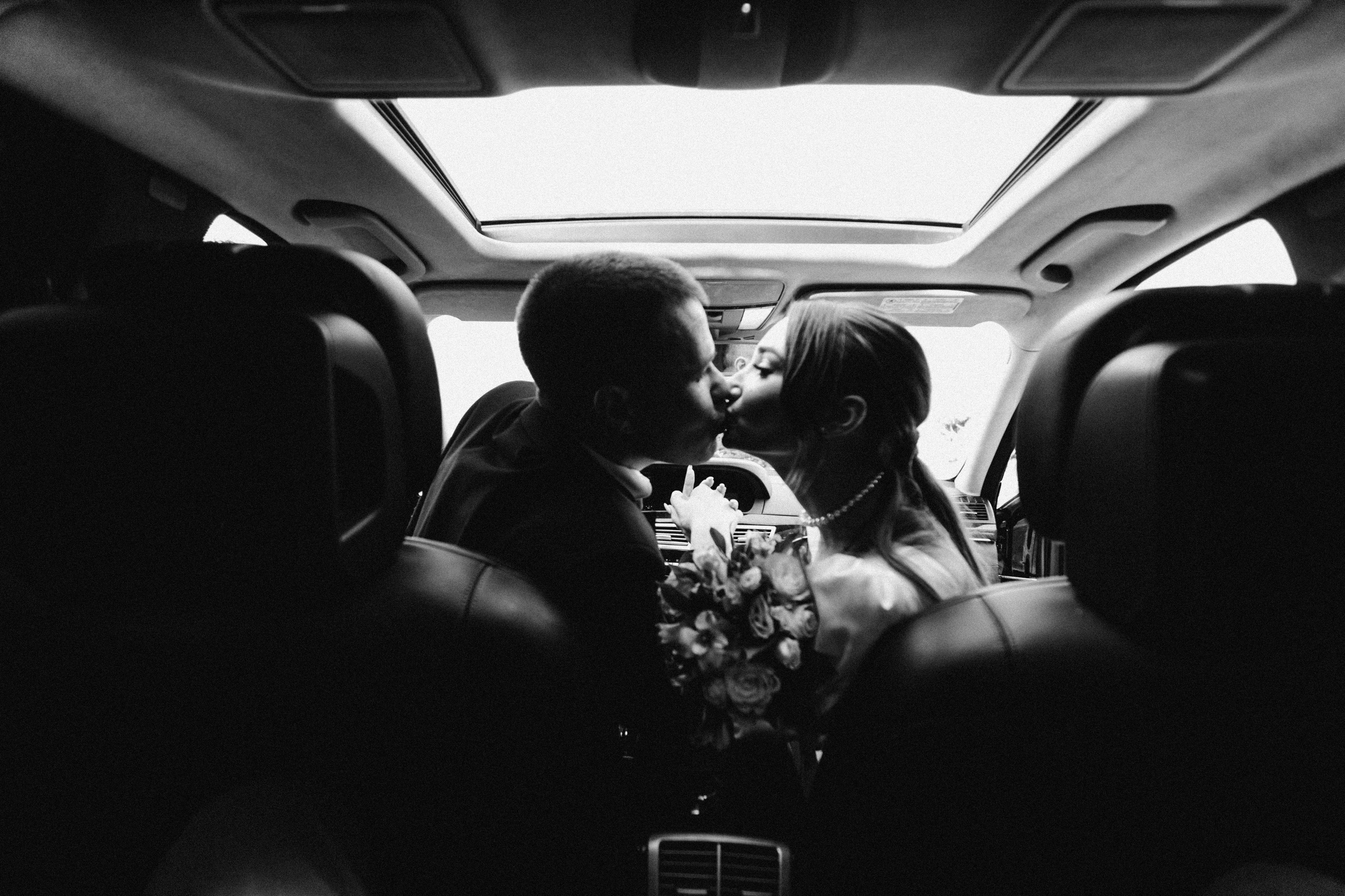 Листья кружились в свадебном вальсе, осень дарила тёплые дни. Душевный фотограф Ваших самых ярких событий Марина Погребняк