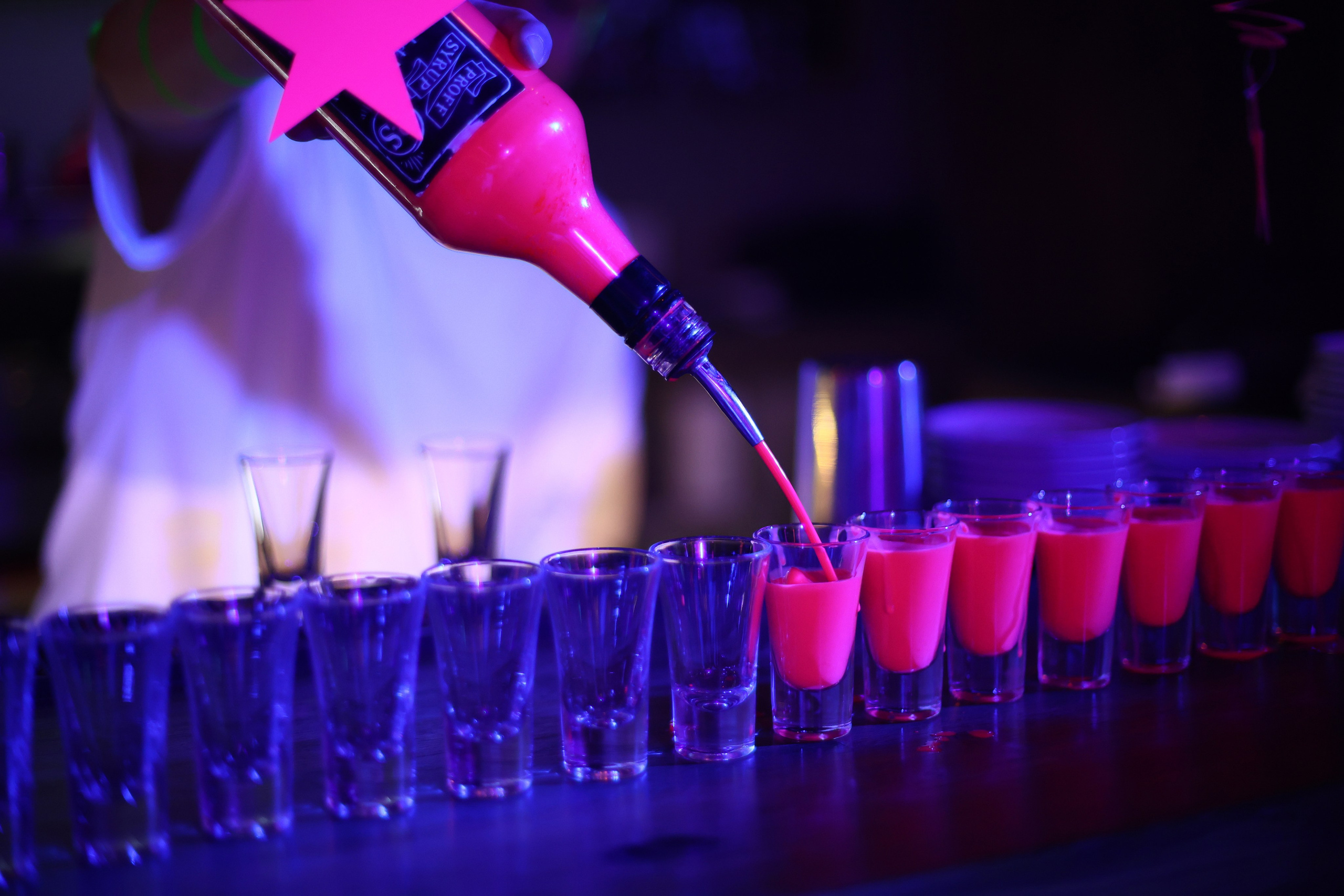 Neon Party 01.08.25. Мята Спортивная — Кальянная, караоке, бар в Минске