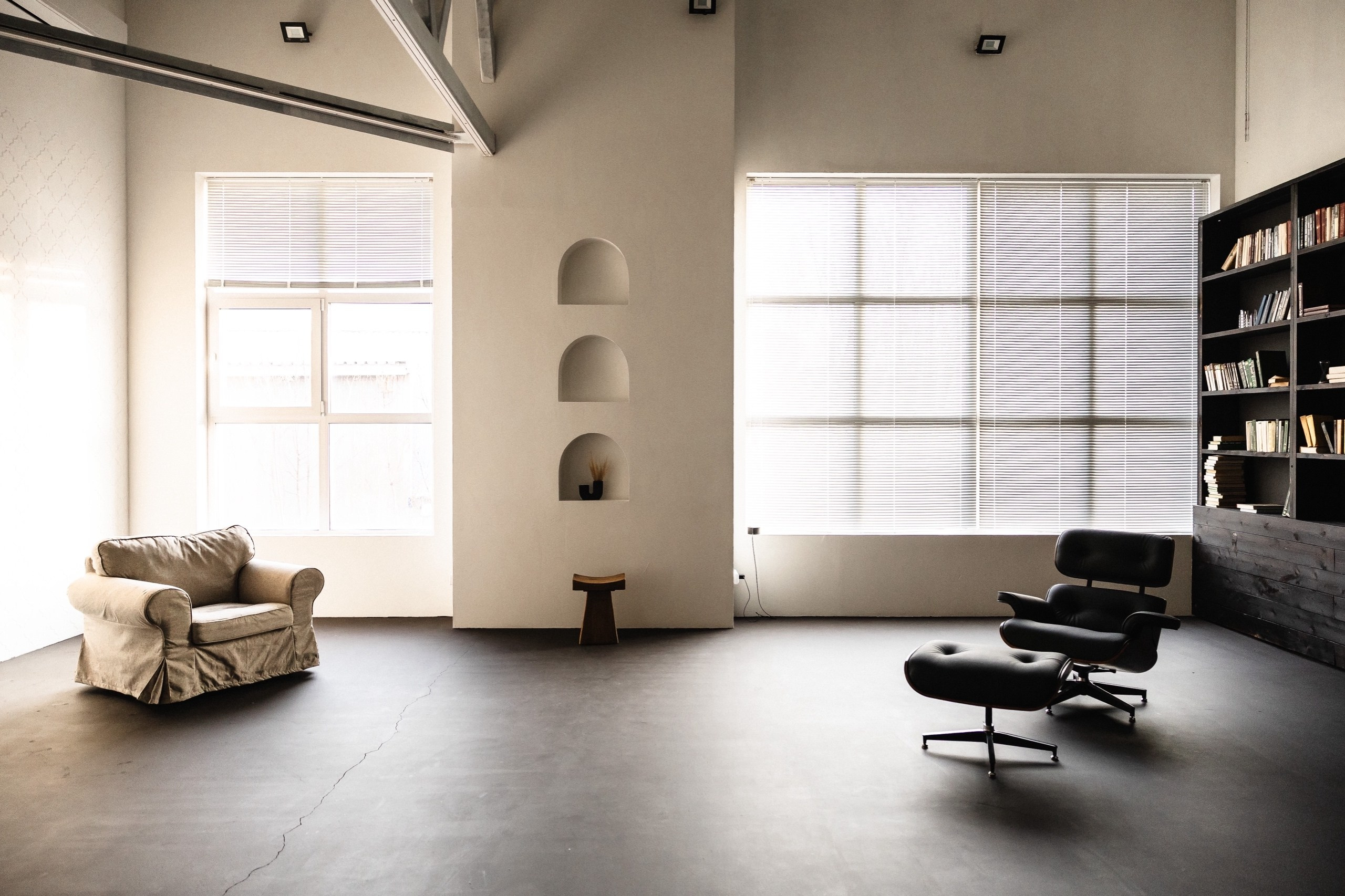 Профессиональная фотостудия CIRCLE 2.0 и зал Сальдаго в Сургуте  идеально подходит для съёмок выпускных альбомов старших классов