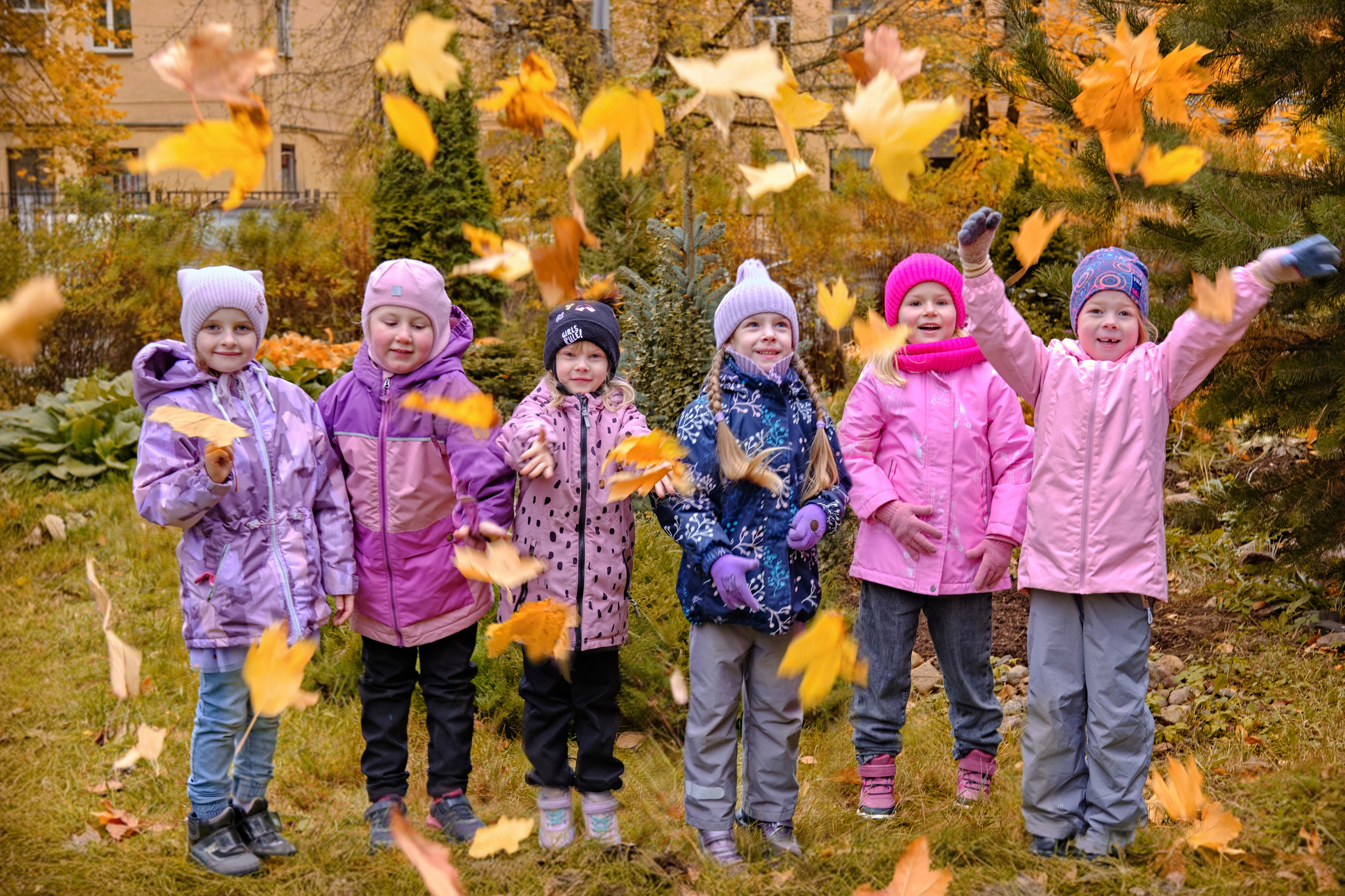 Забронировать услугу «Выпускной альбом» у фотографа Кати Вербицкой. К-КАДР — выпускные альбомы для детского сада, семейные фотографии, предметная и модельная съемка в СПб
