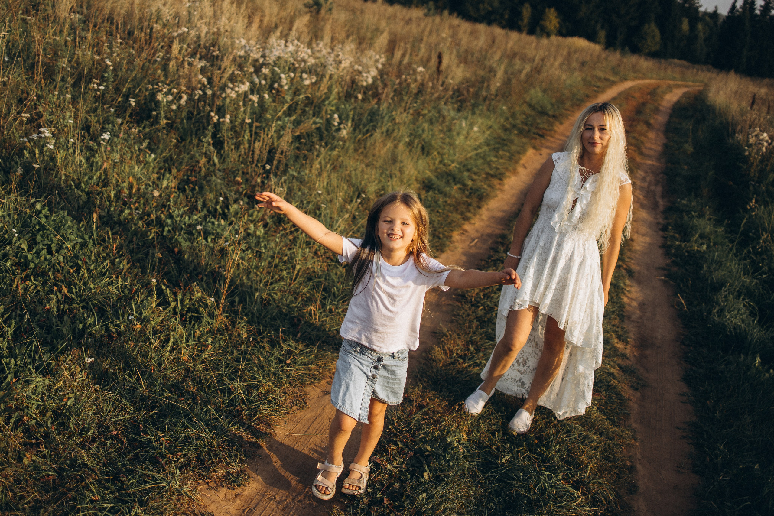 Семейная фотосессия, а природе в поле в Ижевске