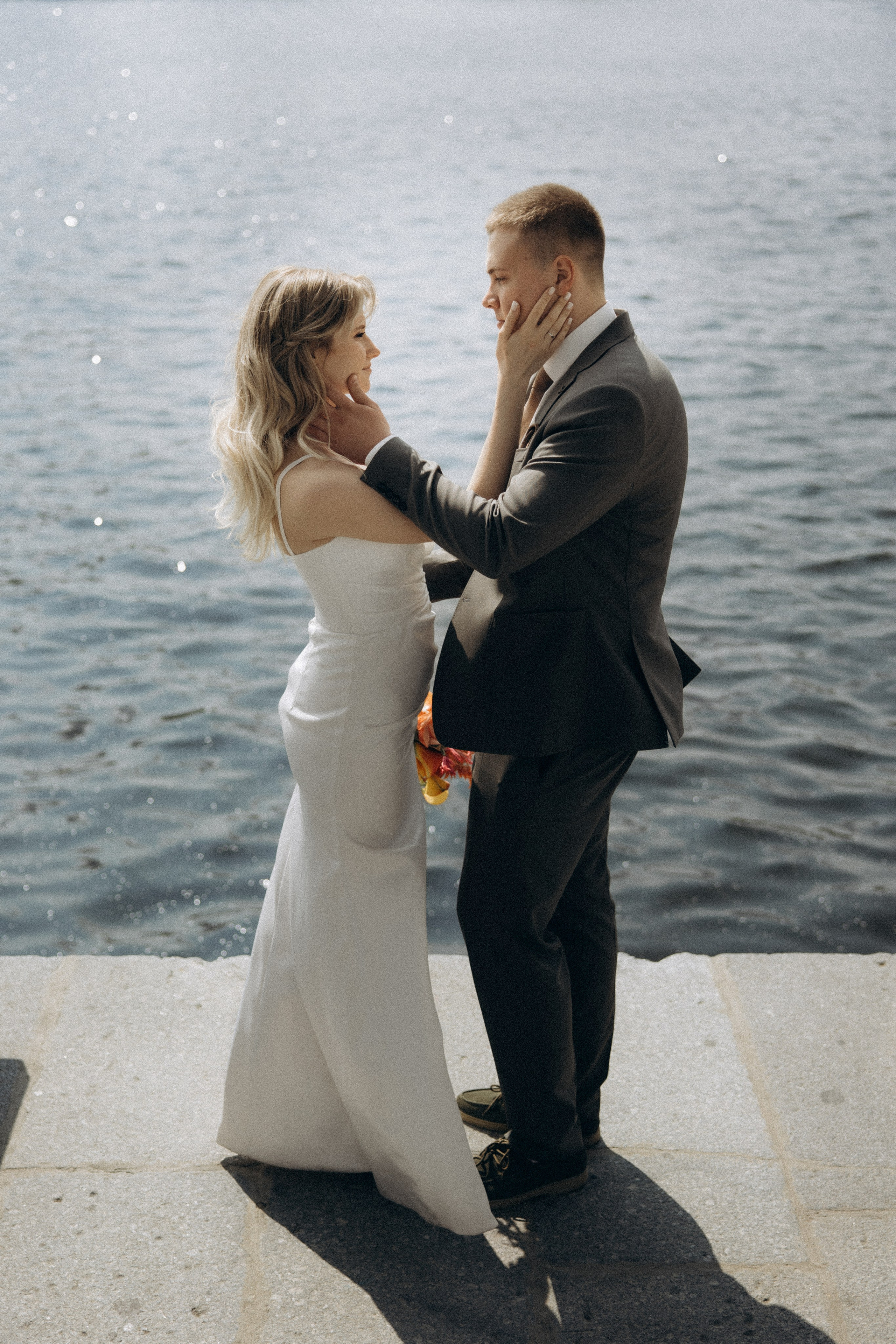 Свадебная фотосессия на Речном вокзале города Москвы