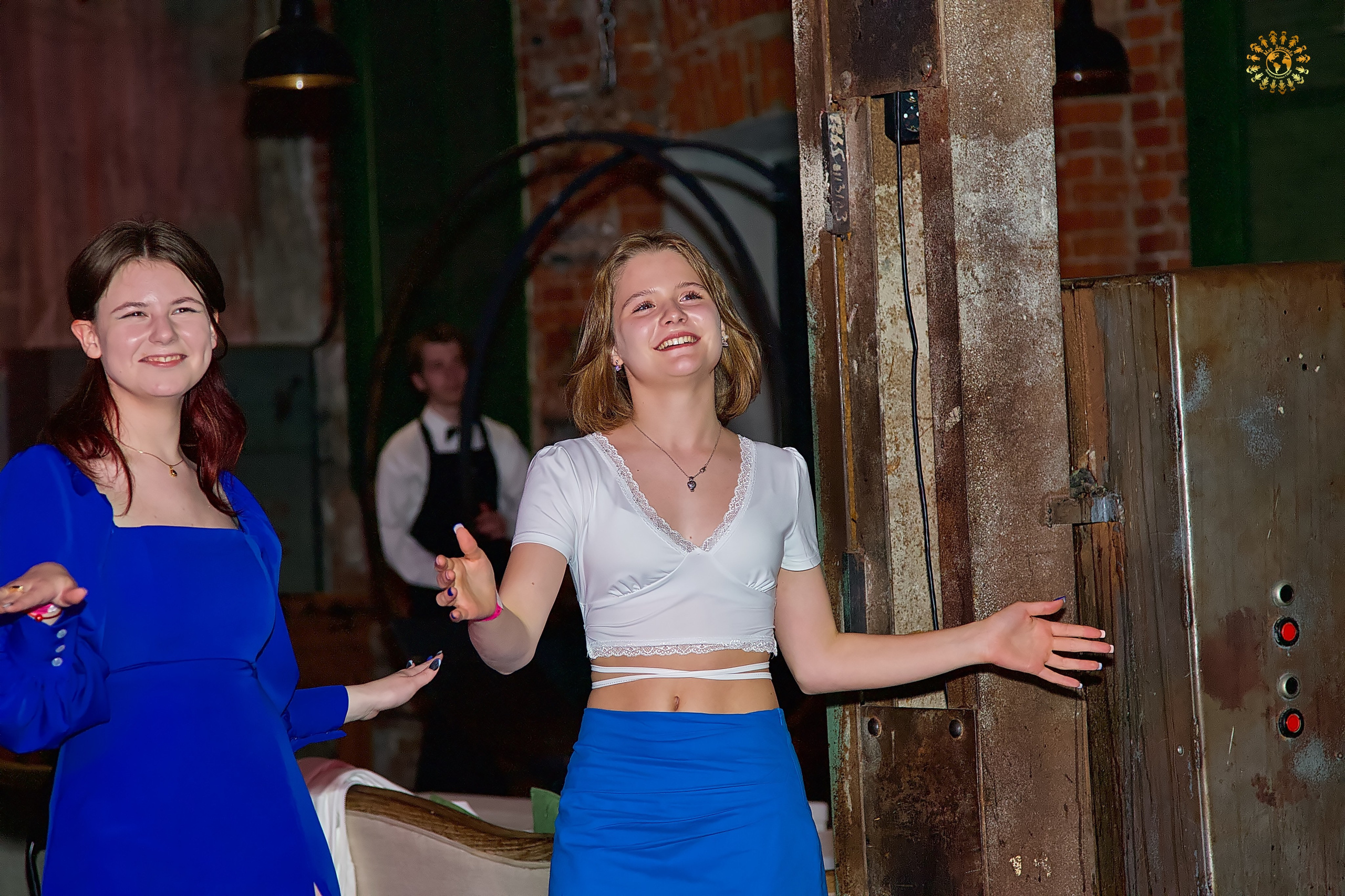 Выпускной 2023 (9-й класс, школа № 46). Loft Urban. Москва. Репортажная съемка в Москве и области. Анималистика