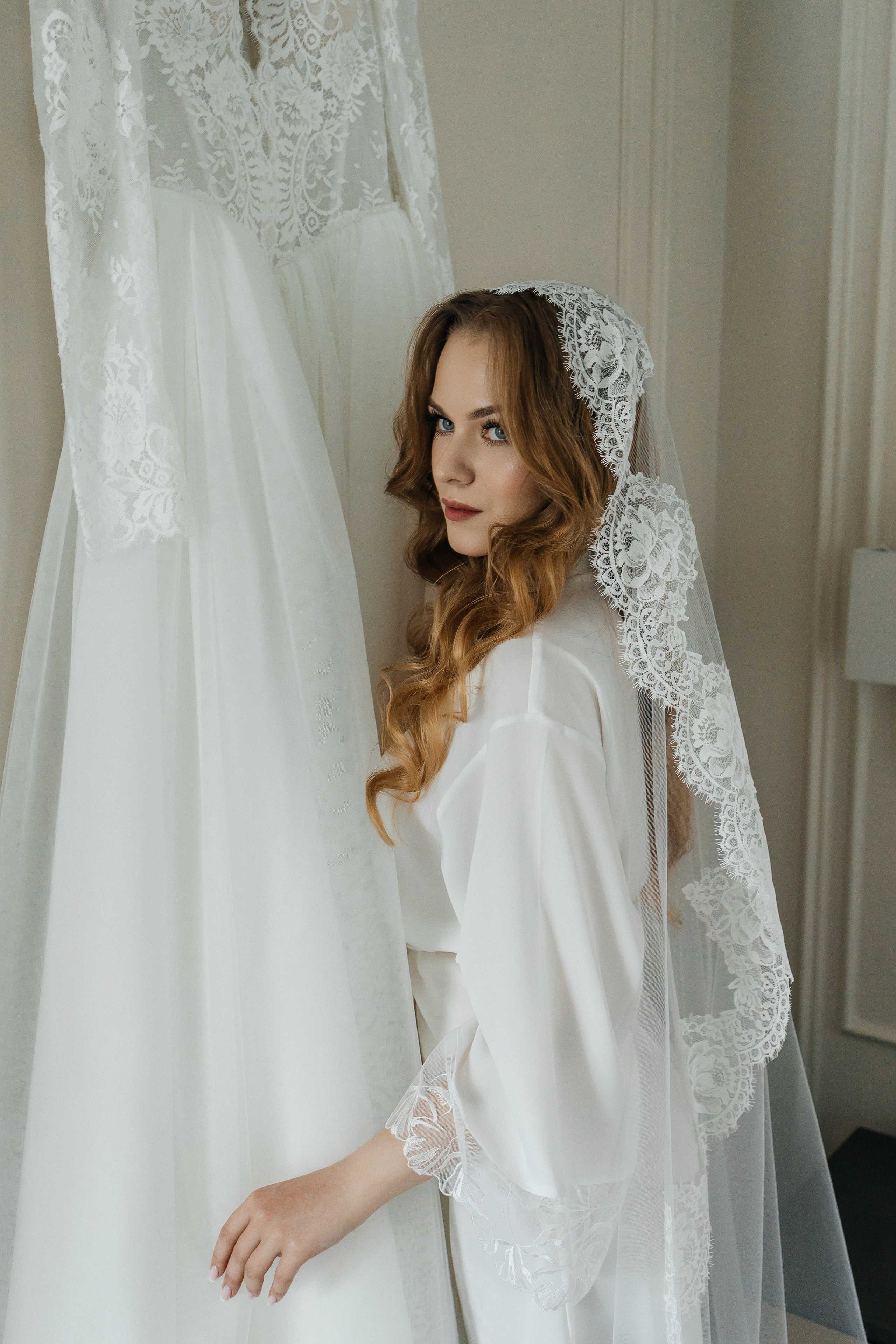 Роскошное утро пары в номере отеля. Олег Сверчков | Свадебный фотограф Вологда