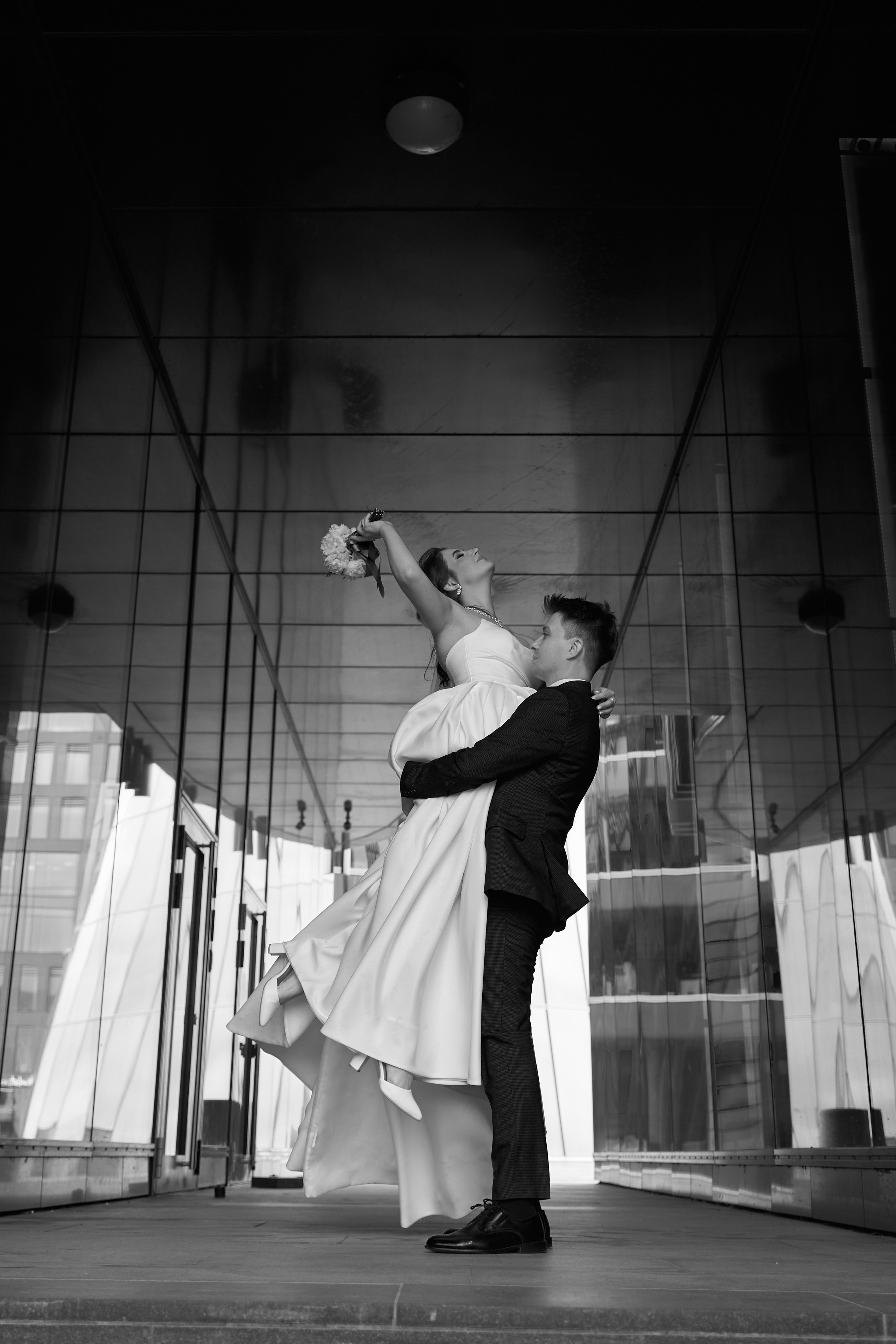 Свадебная фотосессия у Санкт-Петербург Плаза. Свадебный и Репортажный фотограф в Санкт-Петербурге Дмитрий Бирцев