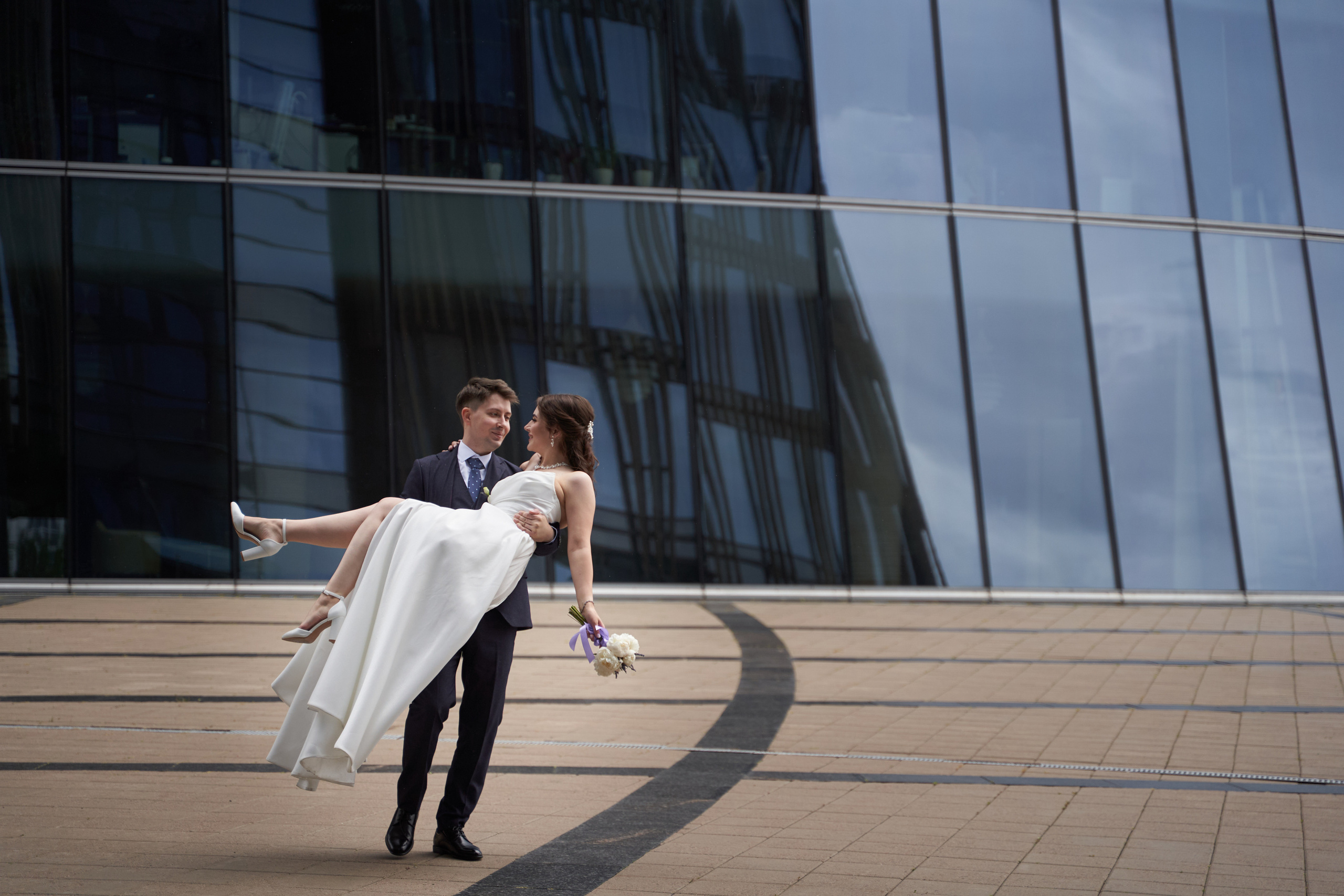 Свадебная фотосессия у Санкт-Петербург Плаза. Свадебный и Репортажный фотограф в Санкт-Петербурге Дмитрий Бирцев