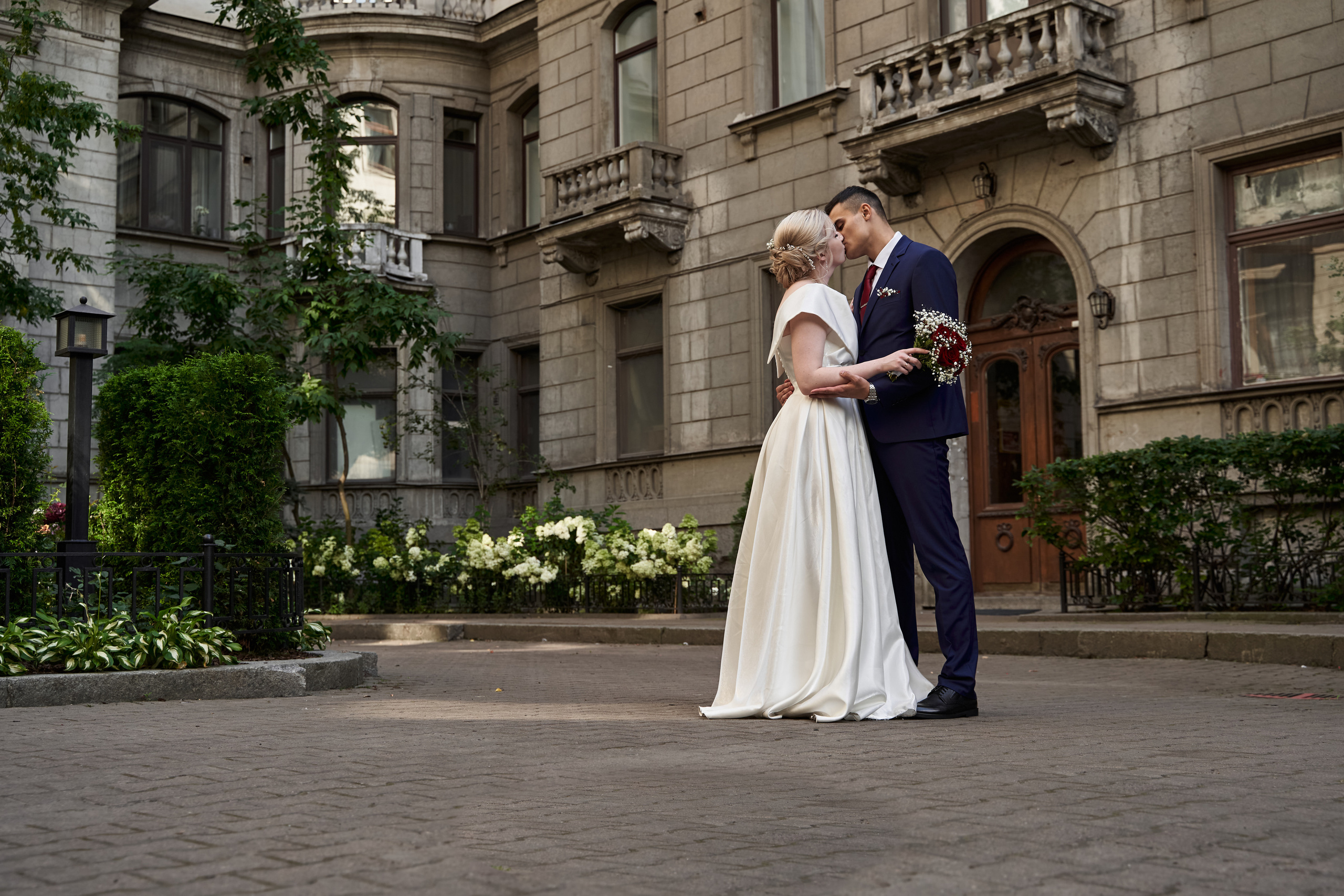 Свадебная прогулка на Петроградке. Свадебный и Репортажный фотограф в Санкт-Петербурге Дмитрий Бирцев