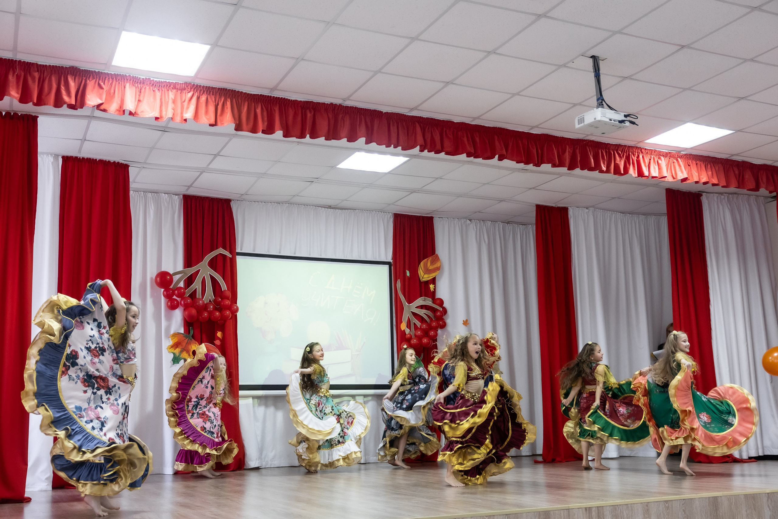 День учителя. Школа 31. Октябрь 2024. Свадебный и Семейный фотограф г. Ижевск Гульназ Солдатова. Гульназ фото