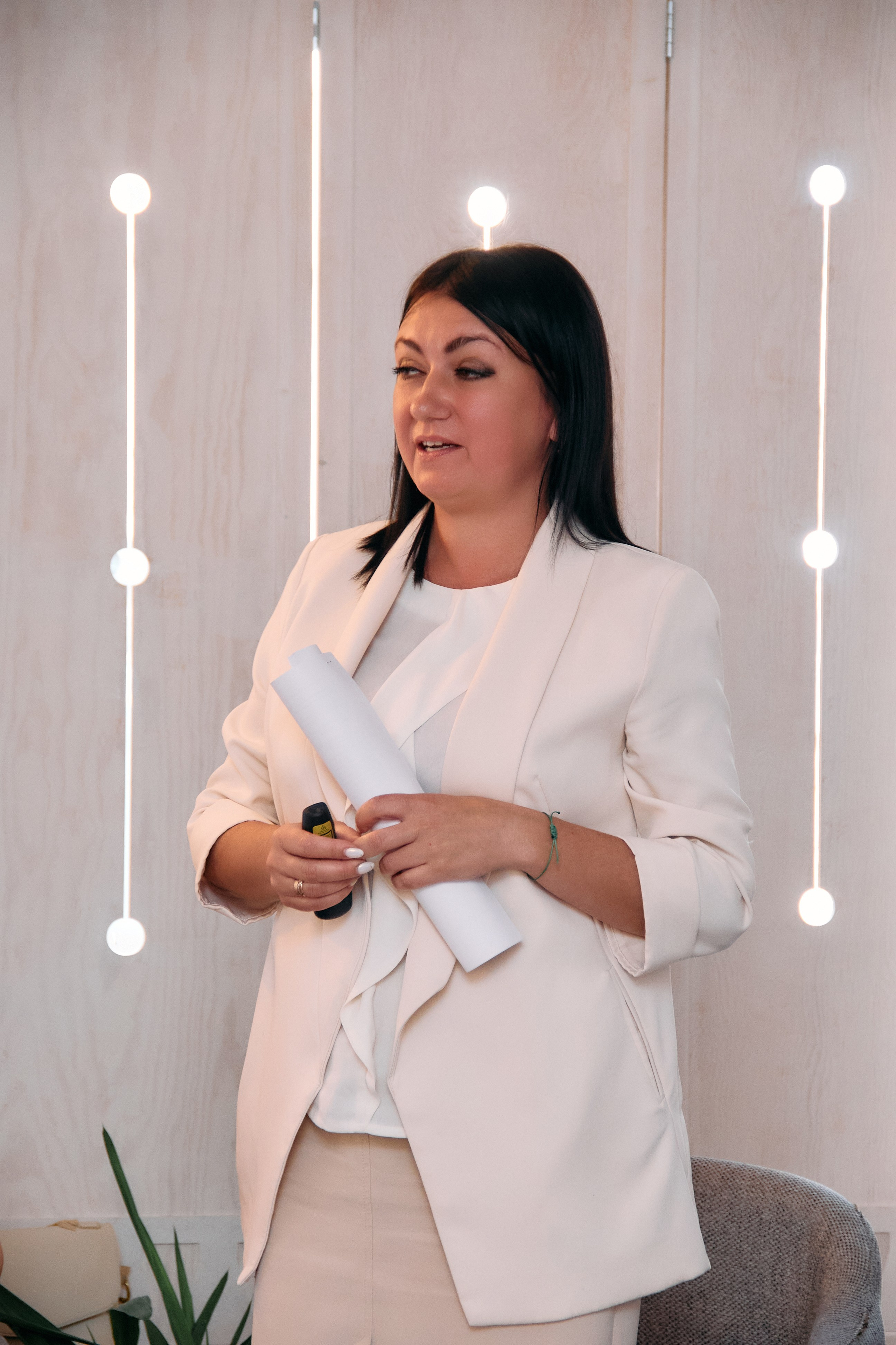 Деловой разговор «Перспективы инвестиций в 2024 году». Фотограф в Смоленске Ася Польшина