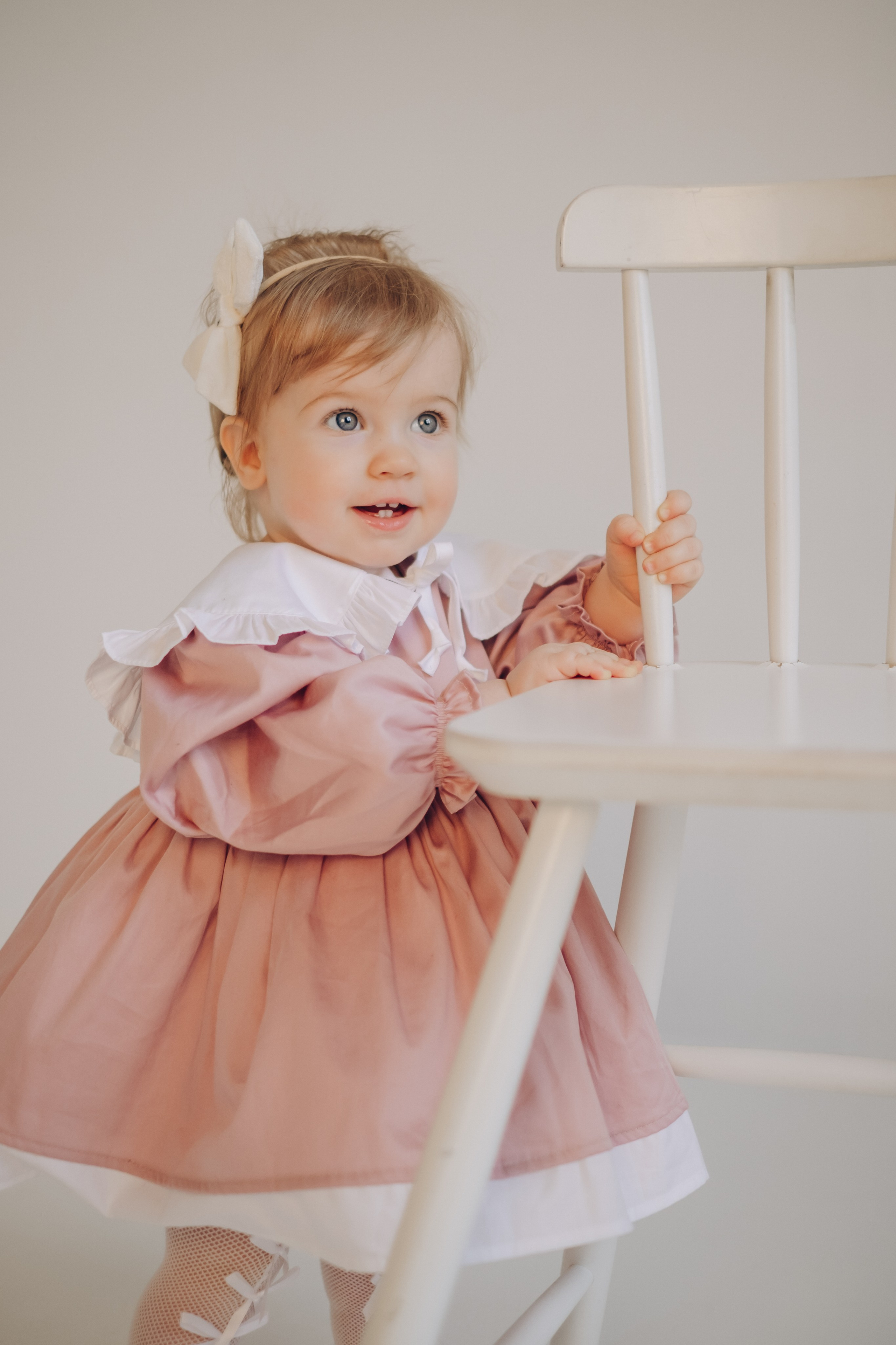 Фотосессия «День рождения» в минималистичной студии. Фотограф Новосибирск Анна Рождественская