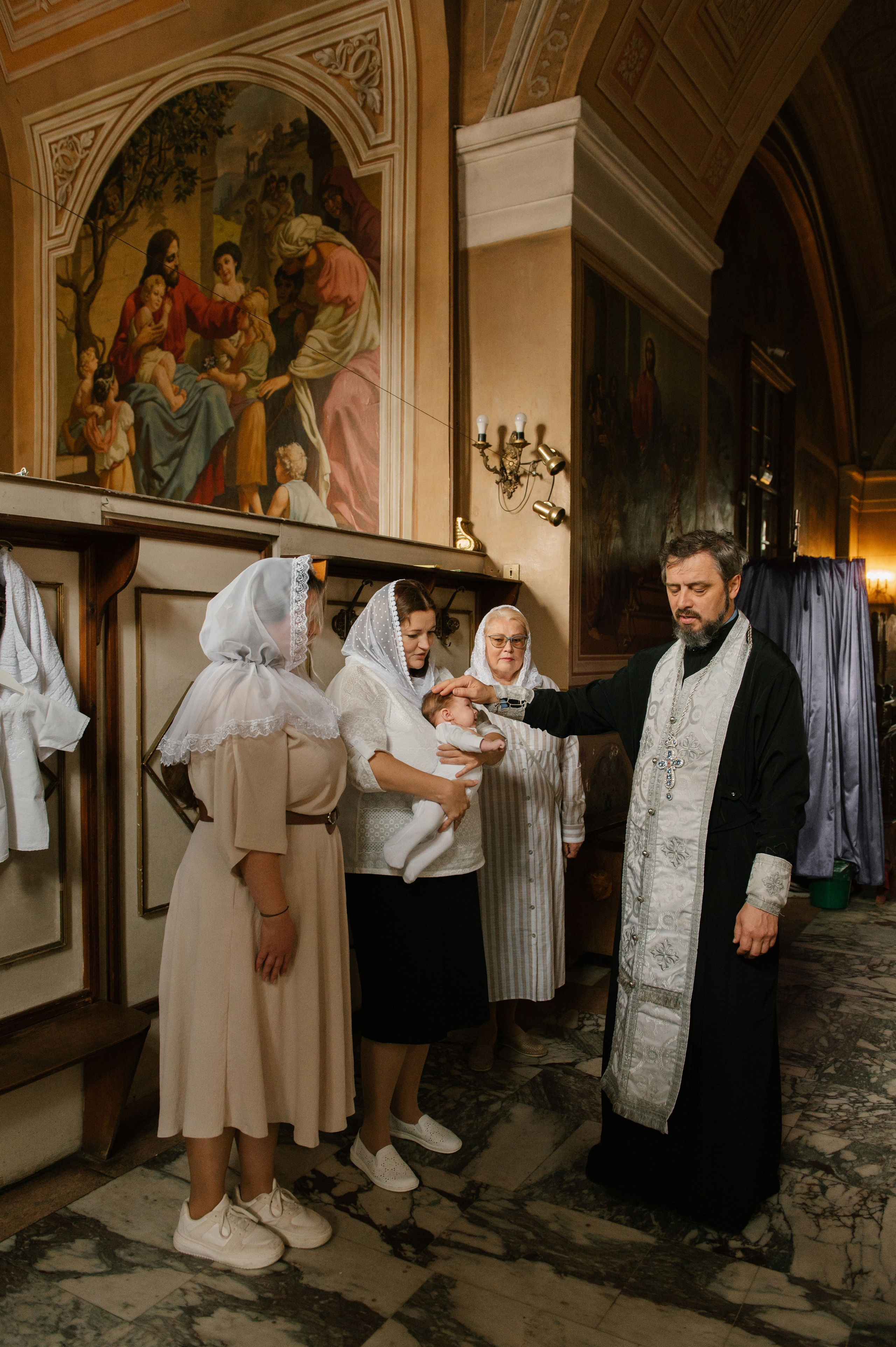 Фотограф на крещение. Фотосессия таинства крещения. Храм Воскресения Словущего в Даниловской Слободе. Семейный и свадебный фотограф в Москве Татьяна Николаева