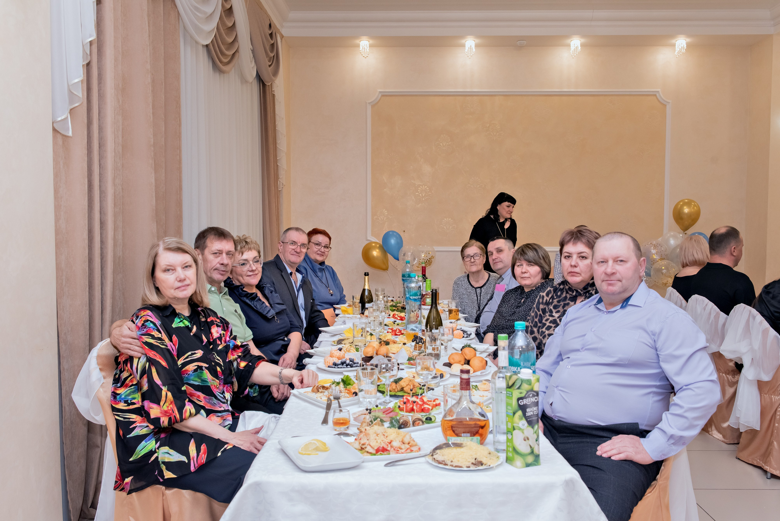 Юбилей Ирины. Ведущая — Наталья Белозерова. Банкетный зал — столовая Радио Завода. Семейный и портретный фотограф Кыштым Челябинск Марина Шигапова