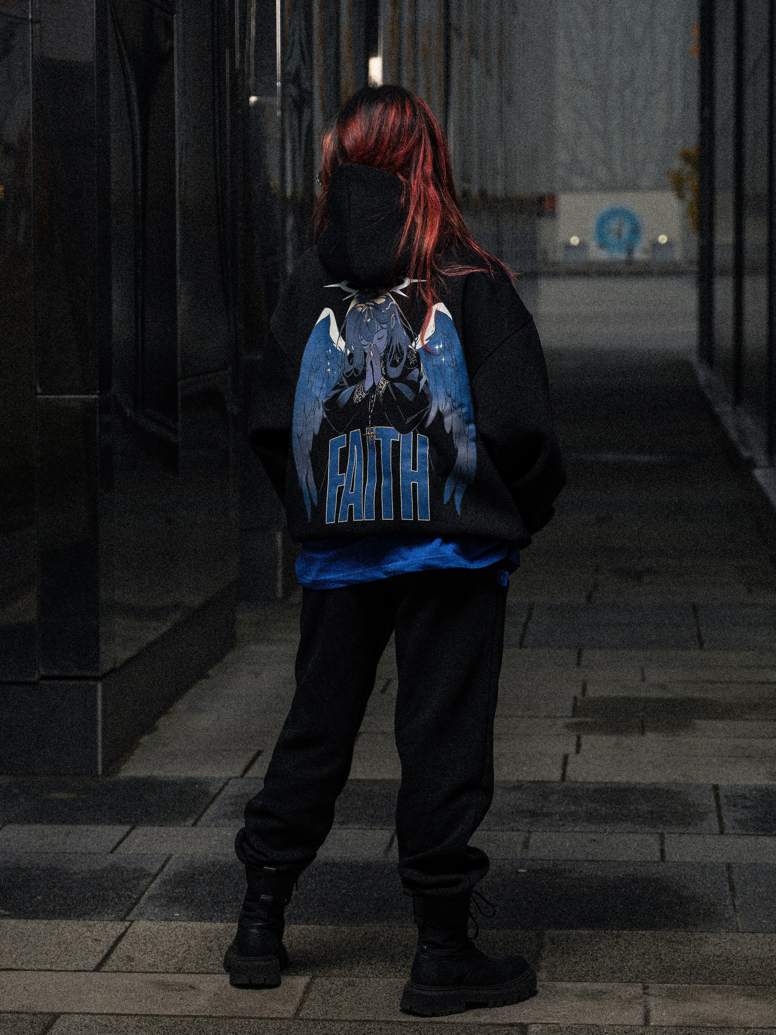 Женский портрет блогера MONIPULA для бренда OTHERS в Москве - фотограф Иван Саяпин