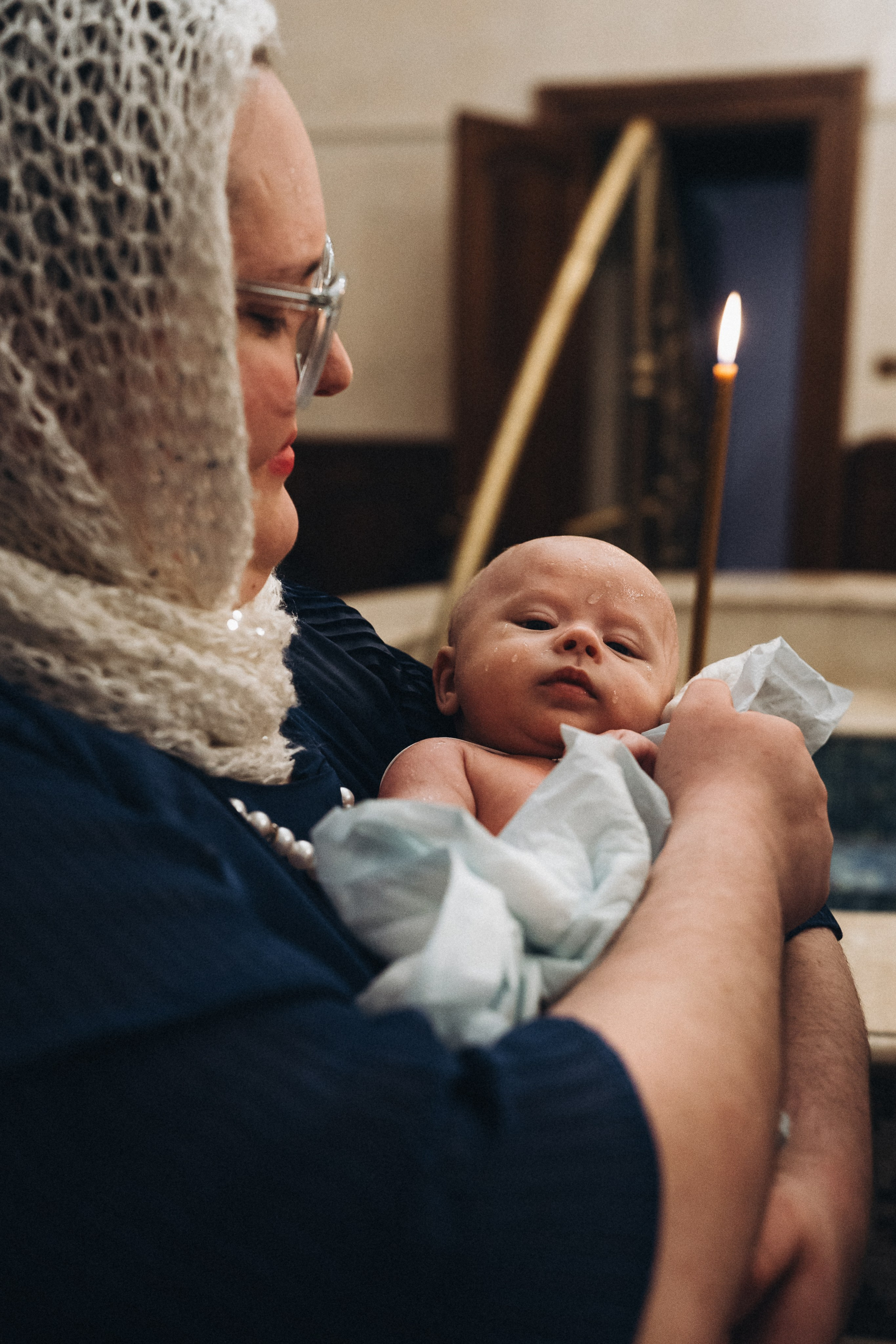 фотосессия крещения, фотограф таинства крещения Москва, ребенок с мамой крещение, фотограф на крещение Королев,  фотограф на таинство Крещения Мытищи, фотограф крещения Мытищи