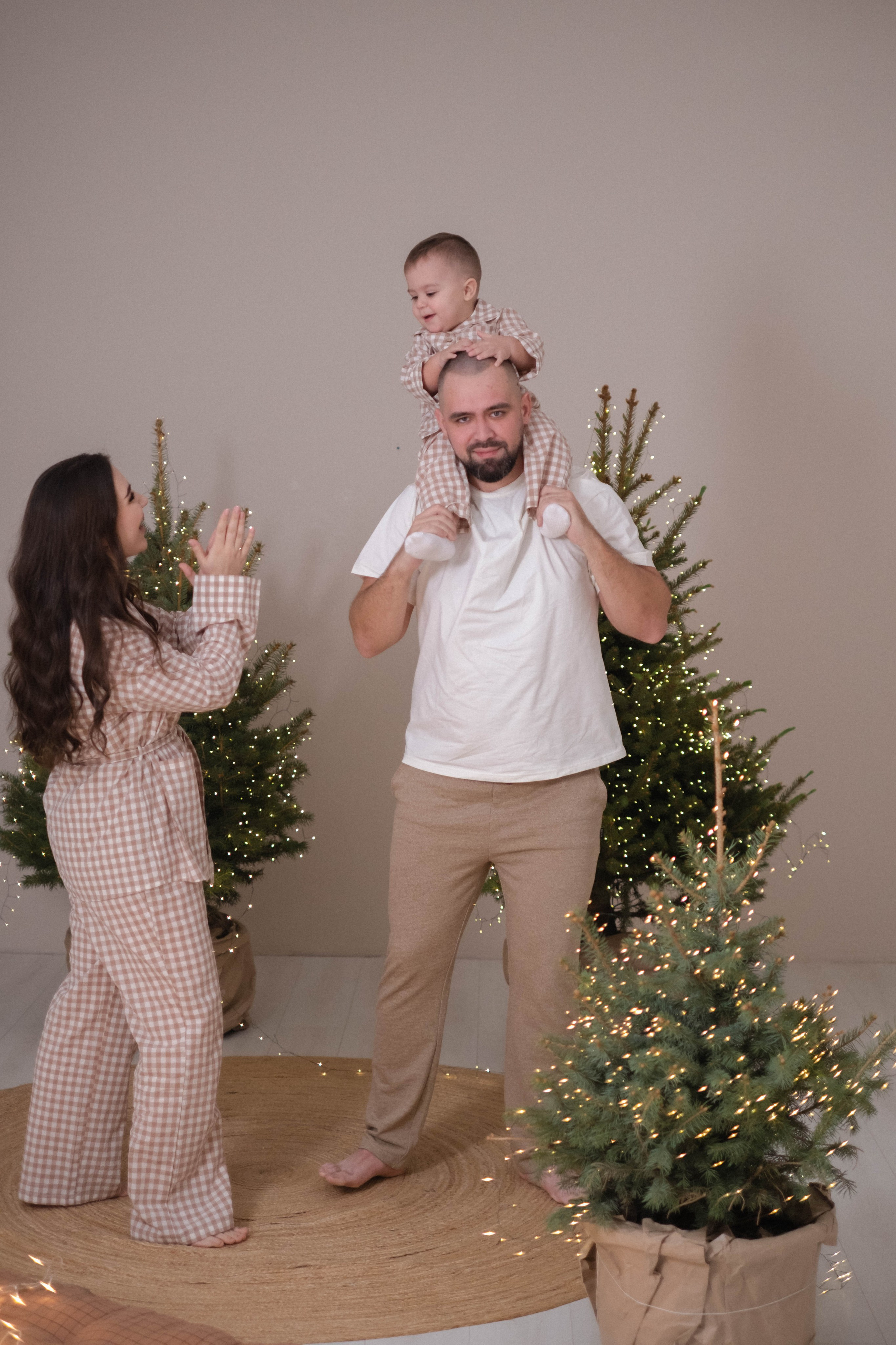 Олеся + Демид + Илья новогодняя. Свадебный и семейный фотограф г. Волгоград Биленко Ангелина