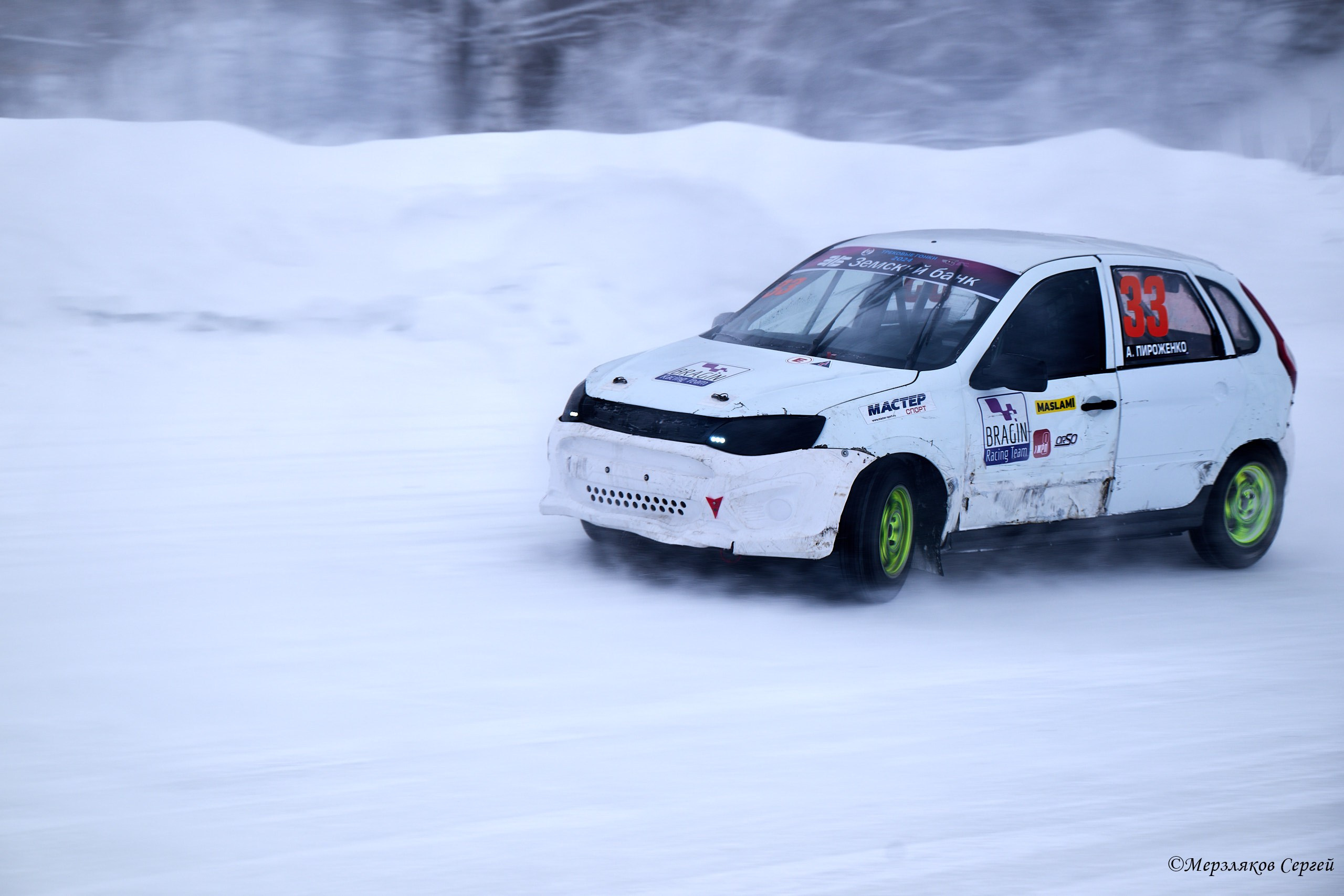Трековые автогонки на льду Чемпионат России. Спортивный репортажный фотограф в Ижевске Сергей Мерзляков