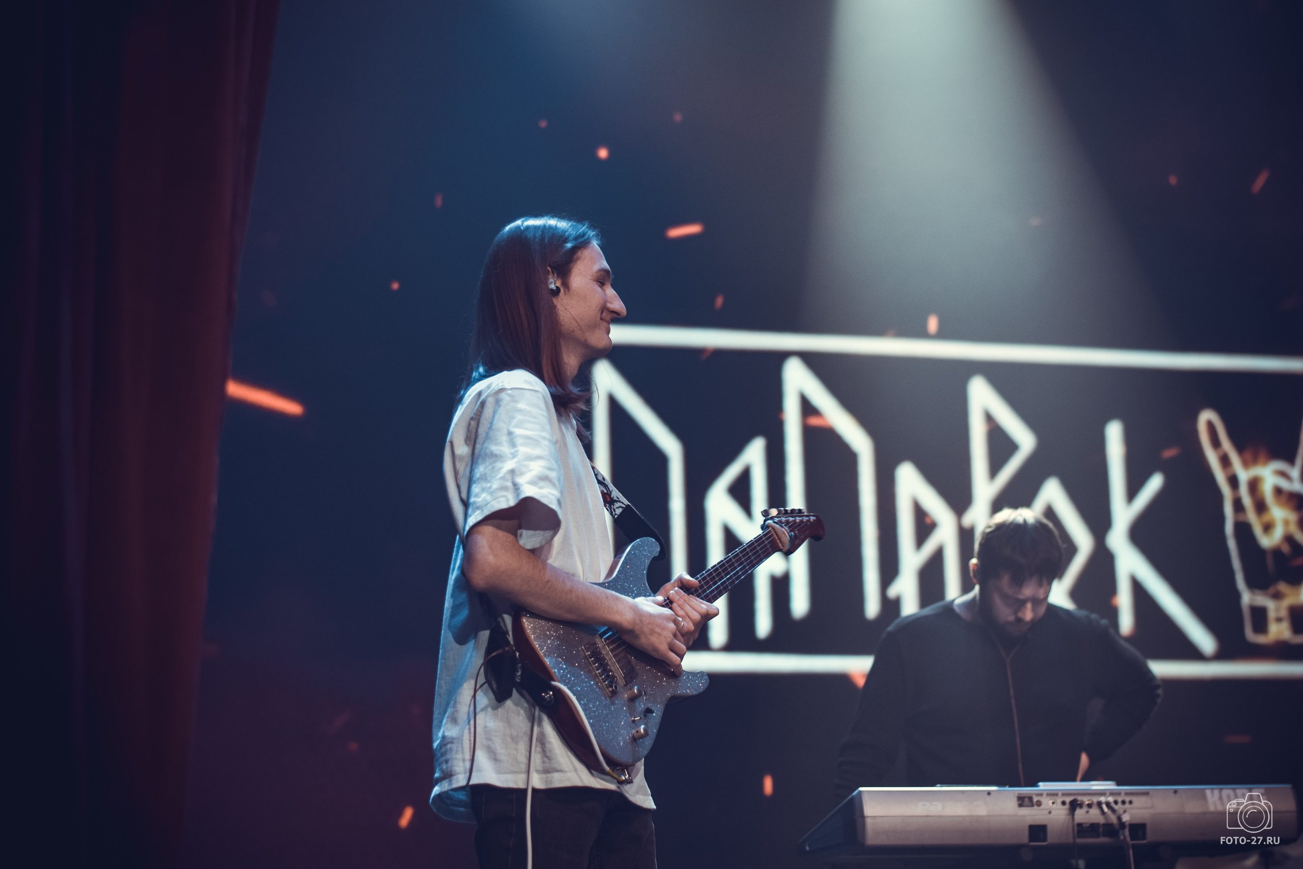 Антон Курдюмов фотограф в Хабаровске Рина Курдюмова фото27 foto27 Антон Дорофеев репортажный репортаж документалист Тони и Рина фотосоздатели ПаПаРоК Философия и любовь сольный концерт ОДОРА Хабаровск