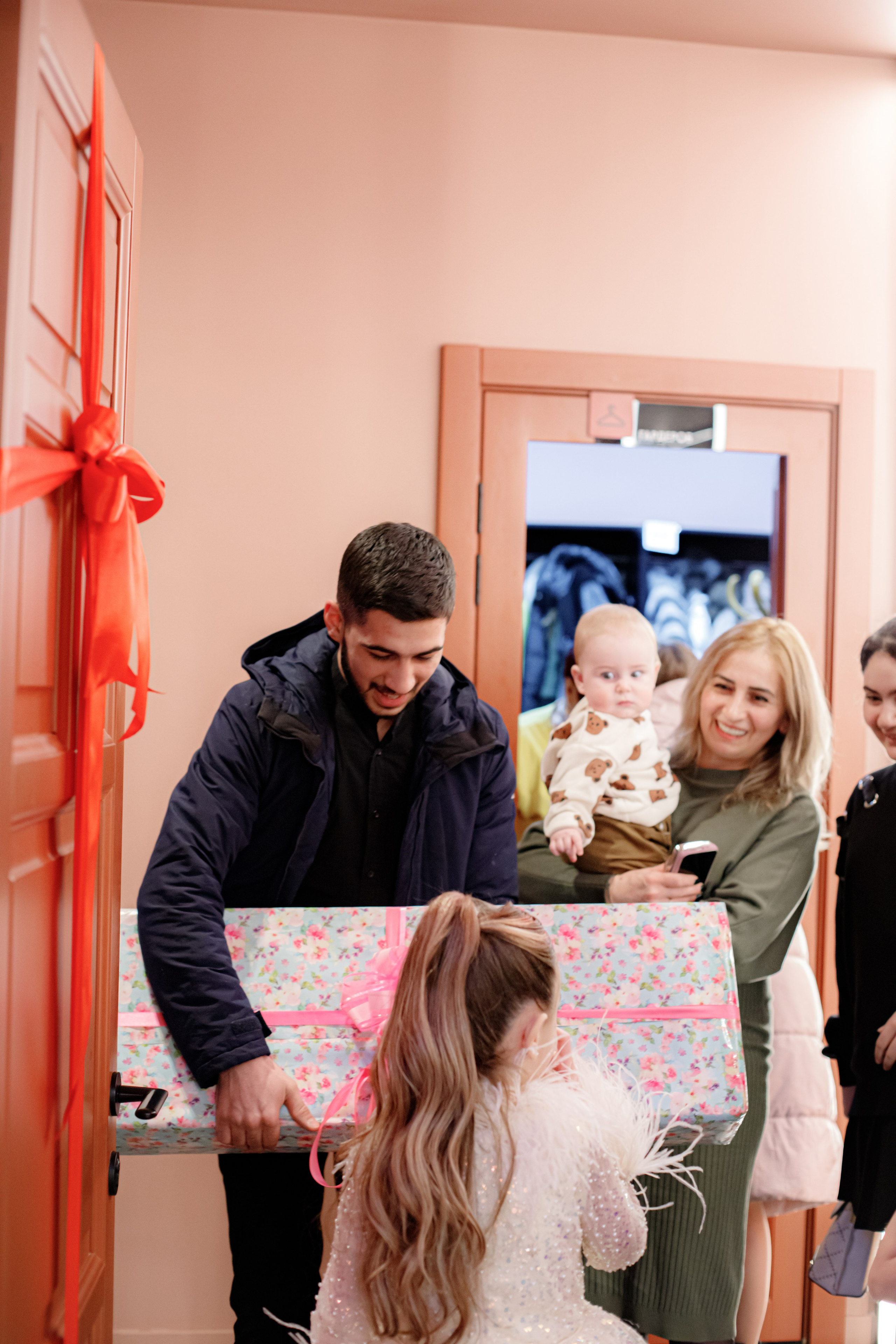 ASIA'S BIRTHDAY PARTY. Photokarish