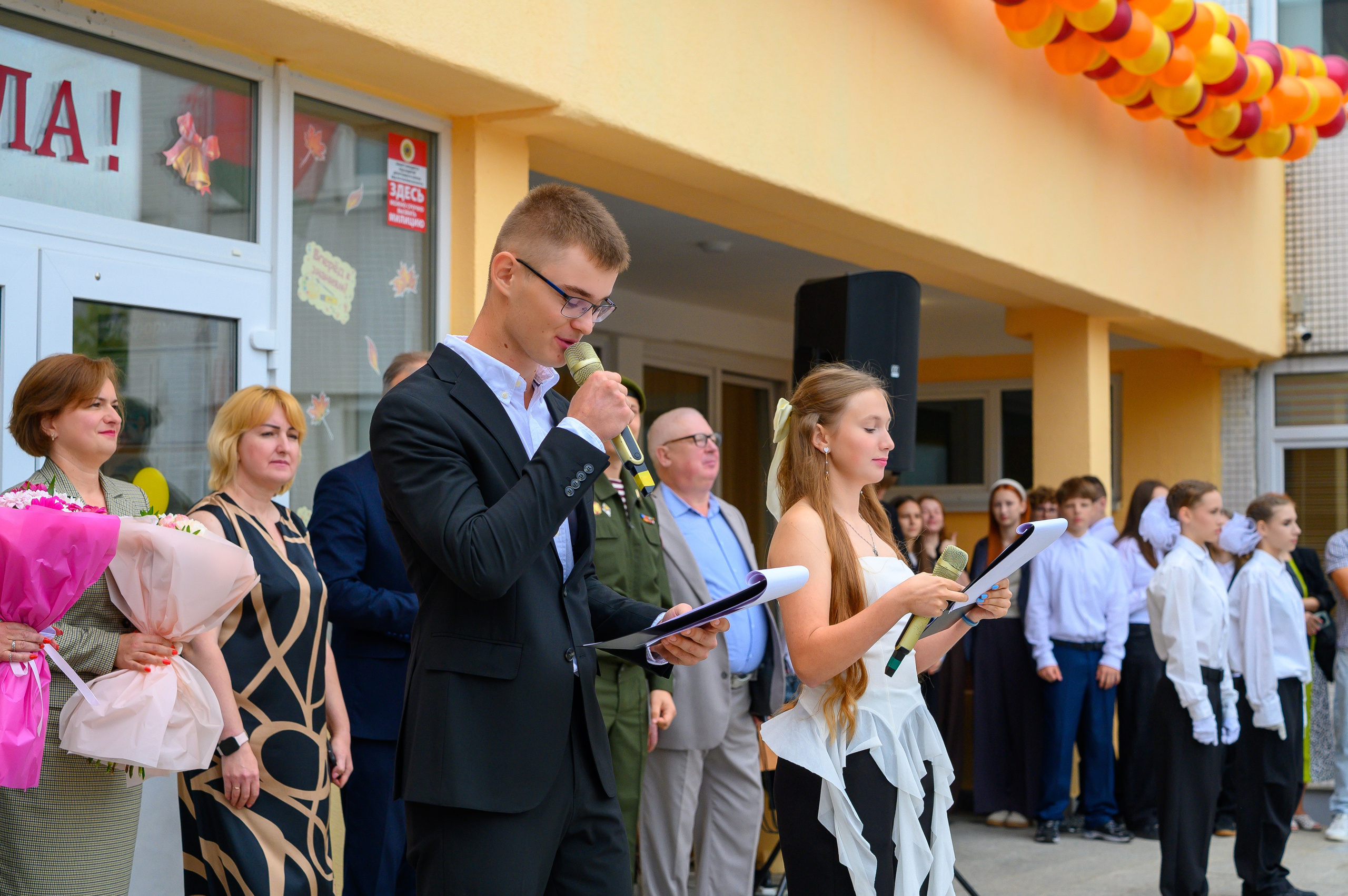Вот звучит первый звонок, перед этим долгое приготовление к новому этапу в жизни, Яромир идет в школу. Фотоуслуги, услуги фотографа, фотографирование важных событий