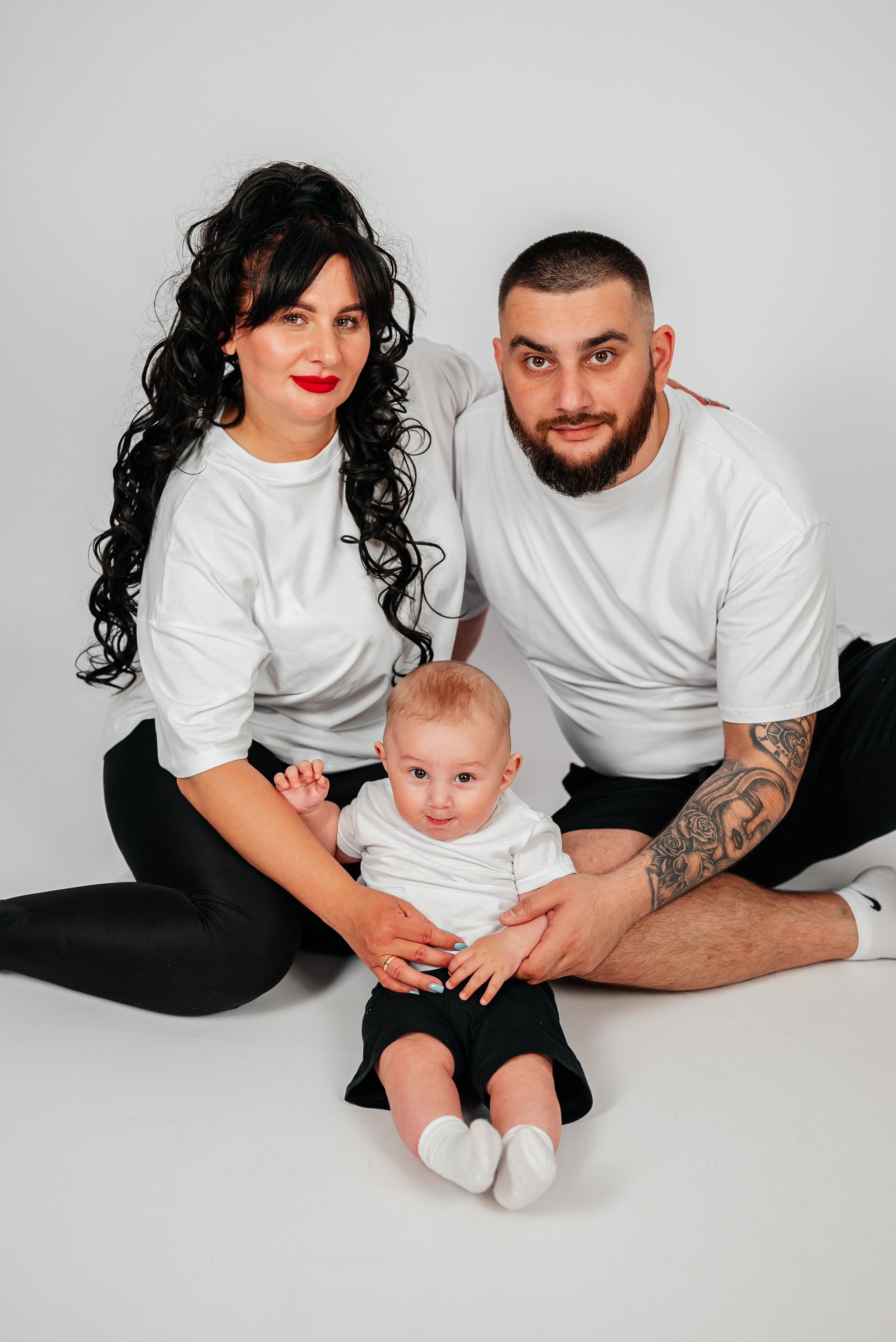 На белом фоне. Семейный фотограф в Краснодаре