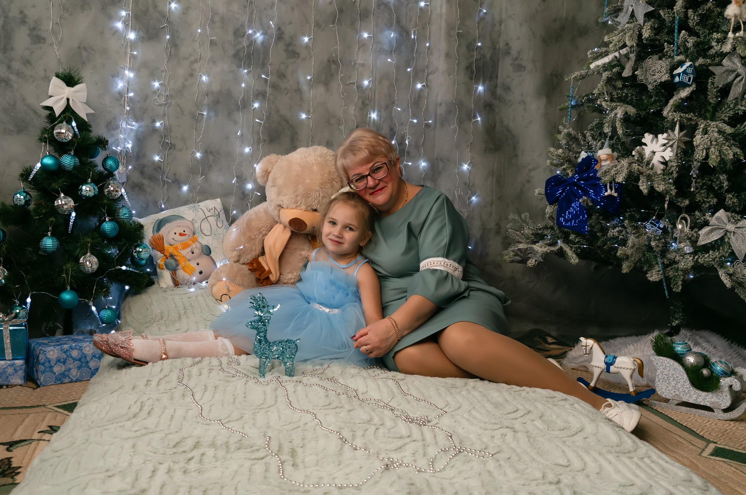 Бабушка и 2 сестренки- Новый год. Семейный и детский фотограф Тула Ясногорск Тульская область Надежда Кукушкина