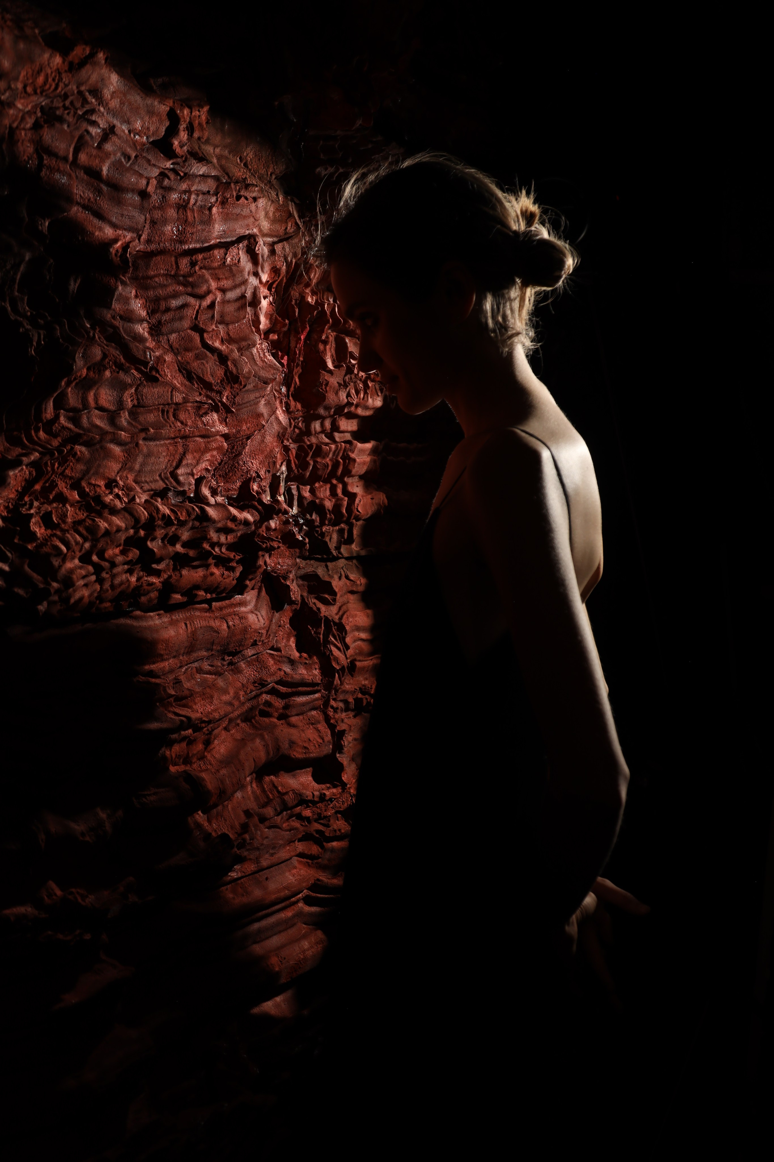 Фото в скале. Съемка в студии под ваш запрос, студийные съемки, фотографии архитектурных объектов — Александр Евстигнеев — фотограф Москва