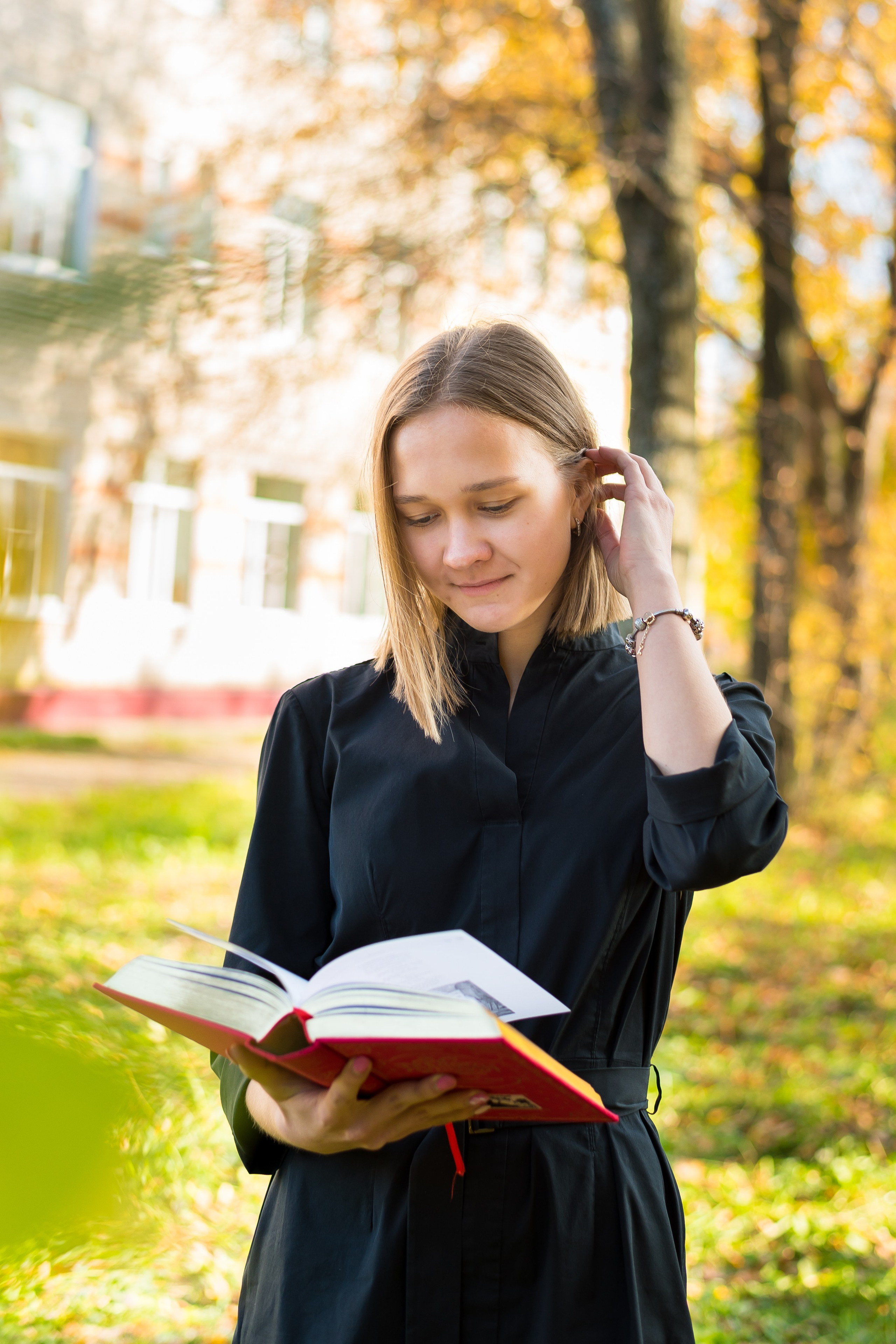 В школьном дворе, парке. Детский фотограф в Екатеринбурге и Берёзовском Евгений Кондаков