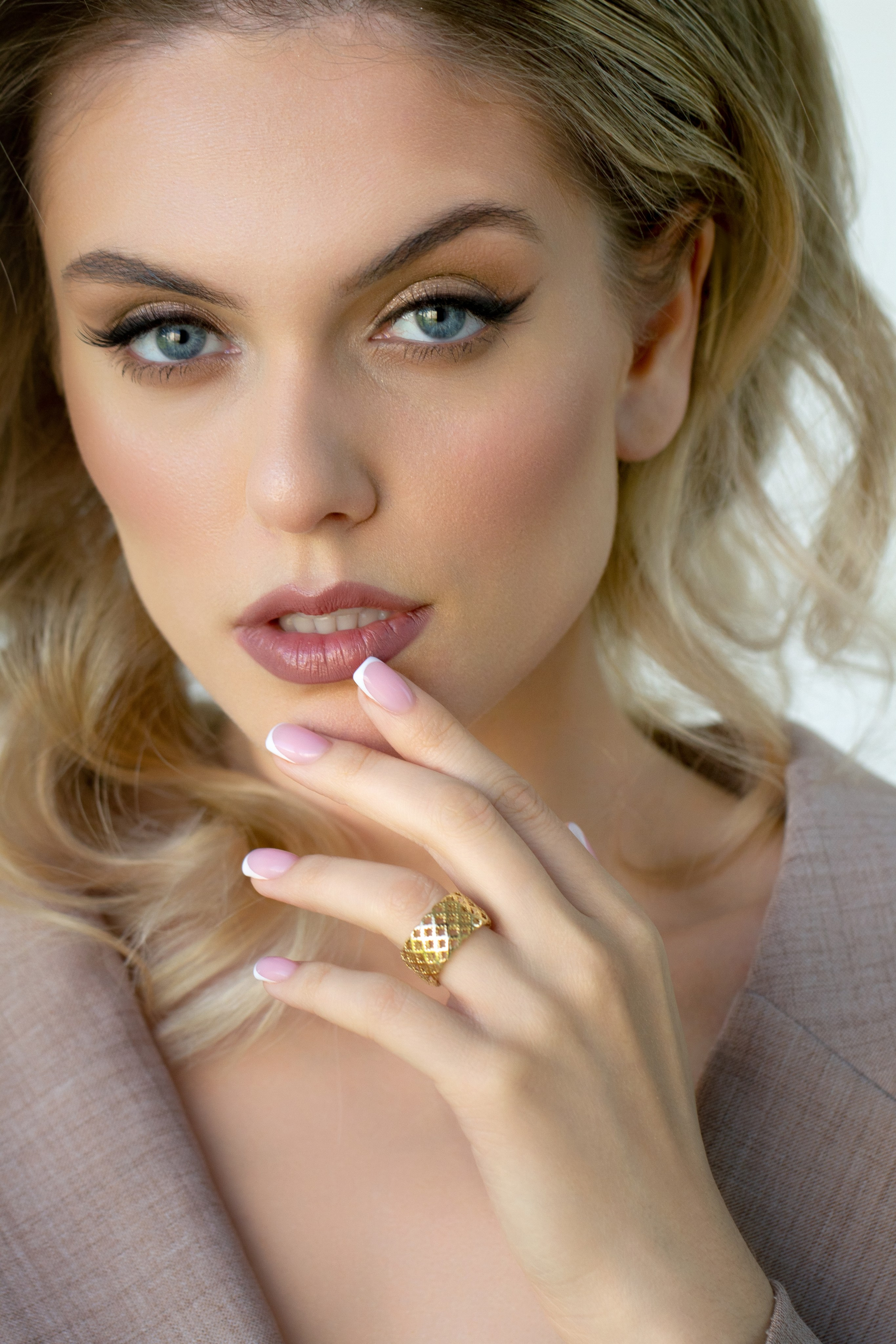 Ювелирные украшения на моделях. Фотограф ювелирных украшений в Санкт-Петербурге Воробьева Мария