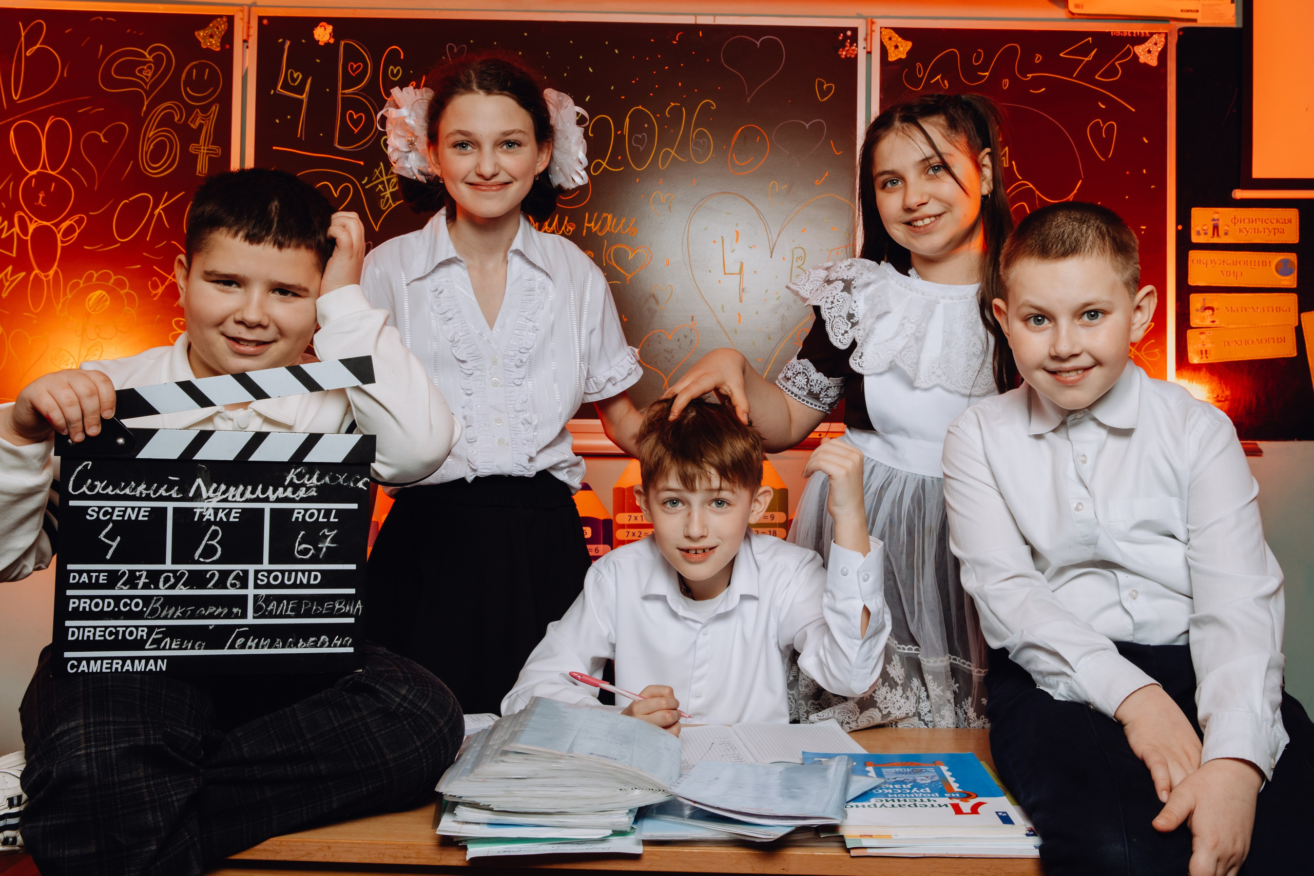 Школьные альбомы в Чернянке. Фотограф Максим Никонов