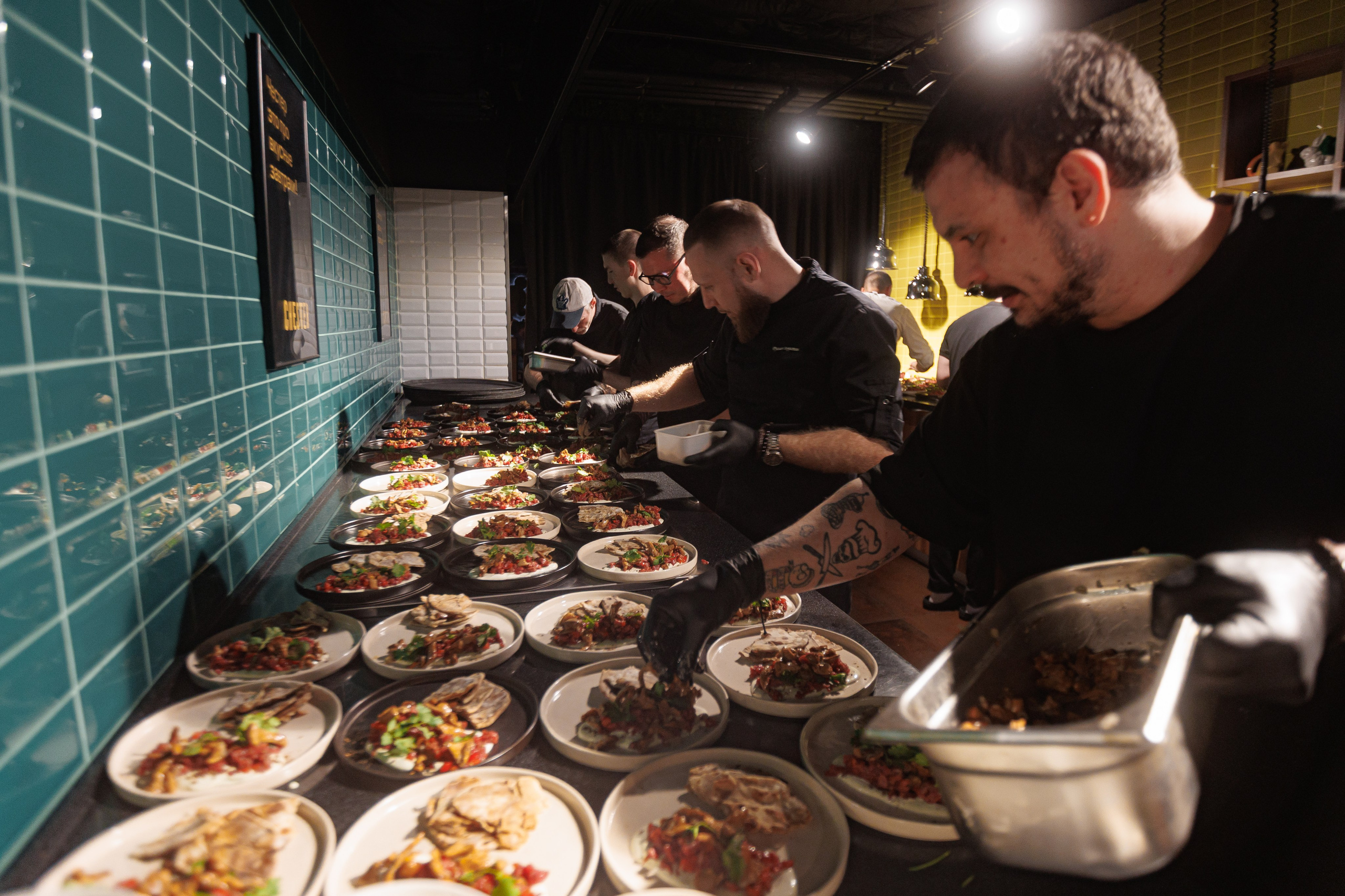 Фотографии с Гастроужина Честер Челябинск 5 ЛЕТ.5 ШЕФОВ